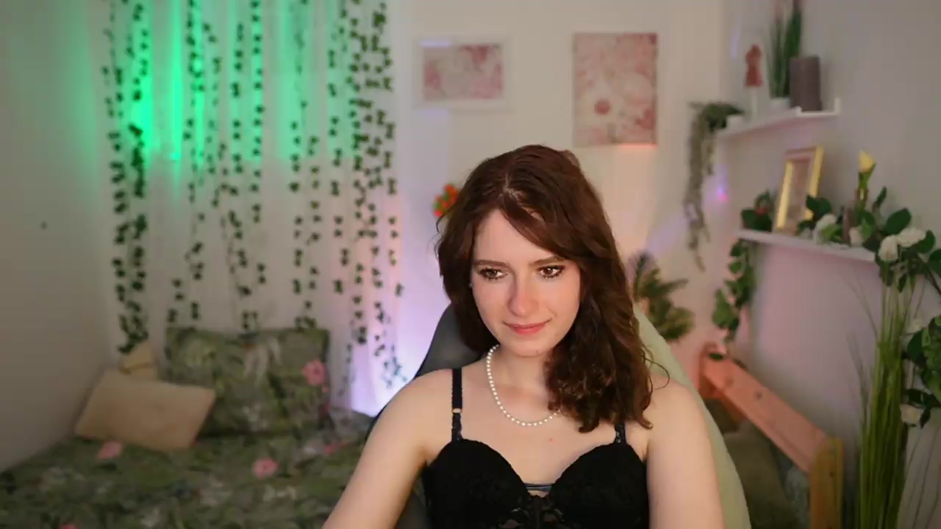 Gallery image thumbnail from Emily_Paris18's myfreecams stream on, 06/25/2026, 14:57 image 1 of 20
