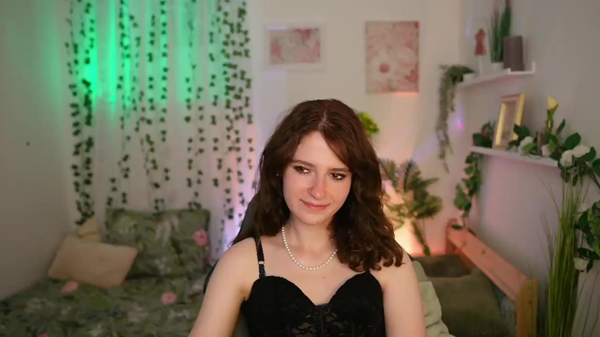 Gallery image thumbnail from Emily_Paris18's myfreecams stream on, 06/25/2026, 14:57 image 8 of 20