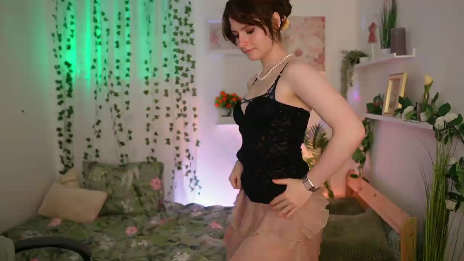 Gallery image thumbnail from Emily_Paris18's myfreecams stream on, 06/25/2026, 15:41 image 11 of 20