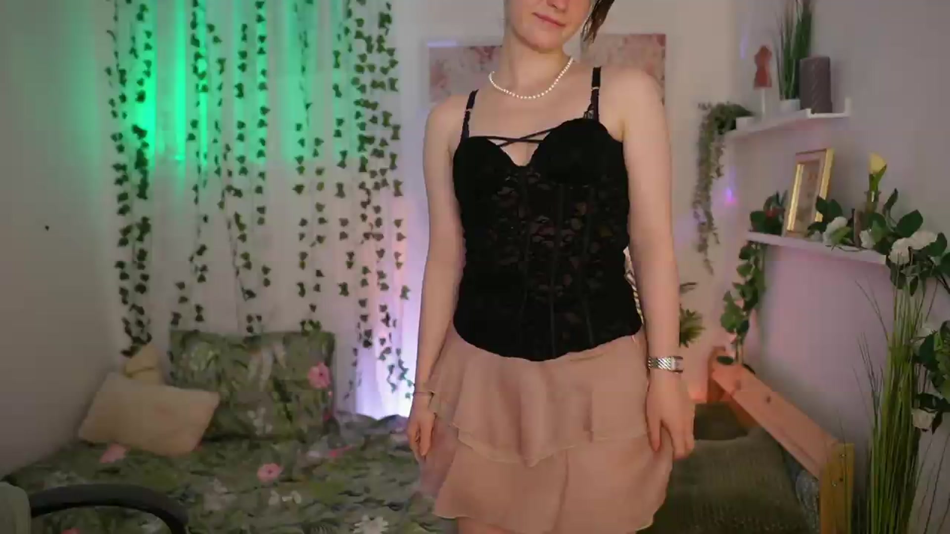 Gallery image thumbnail from Emily_Paris18's myfreecams stream on, 06/25/2026, 15:41 image 6 of 20