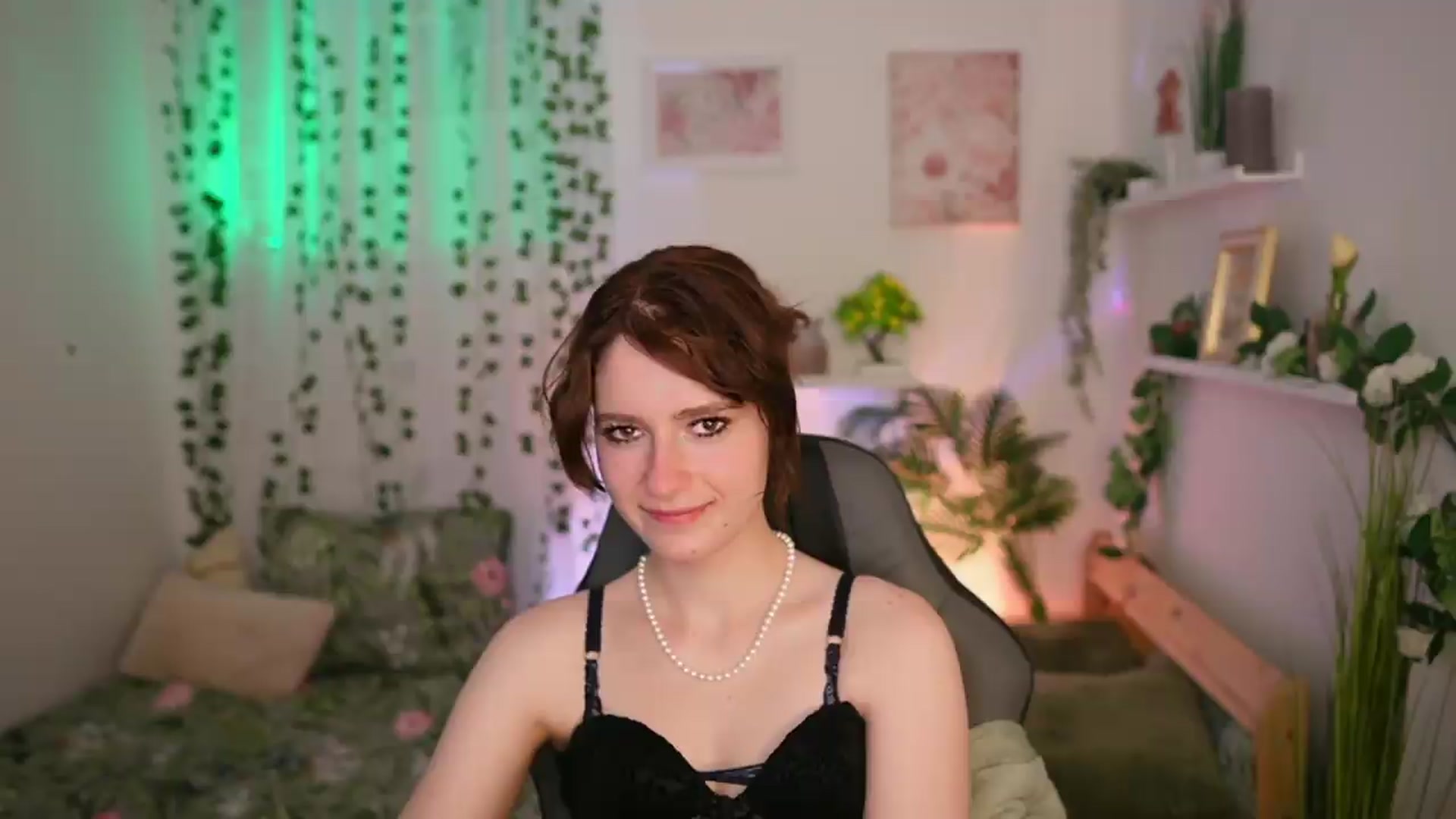 Gallery image thumbnail from Emily_Paris18's myfreecams stream on, 06/25/2026, 15:41 image 18 of 20