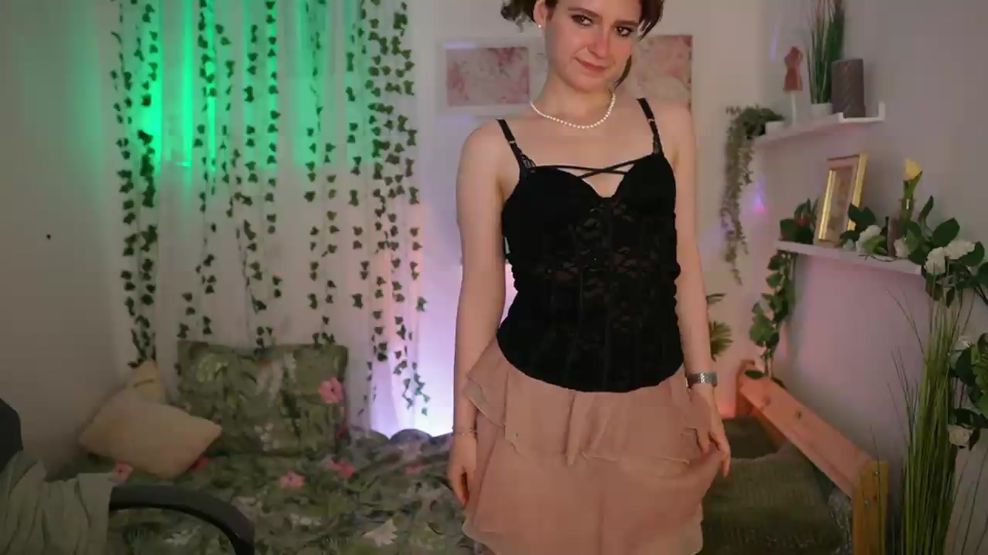 Gallery image thumbnail from Emily_Paris18's myfreecams stream on, 06/25/2026, 17:57 image 15 of 20