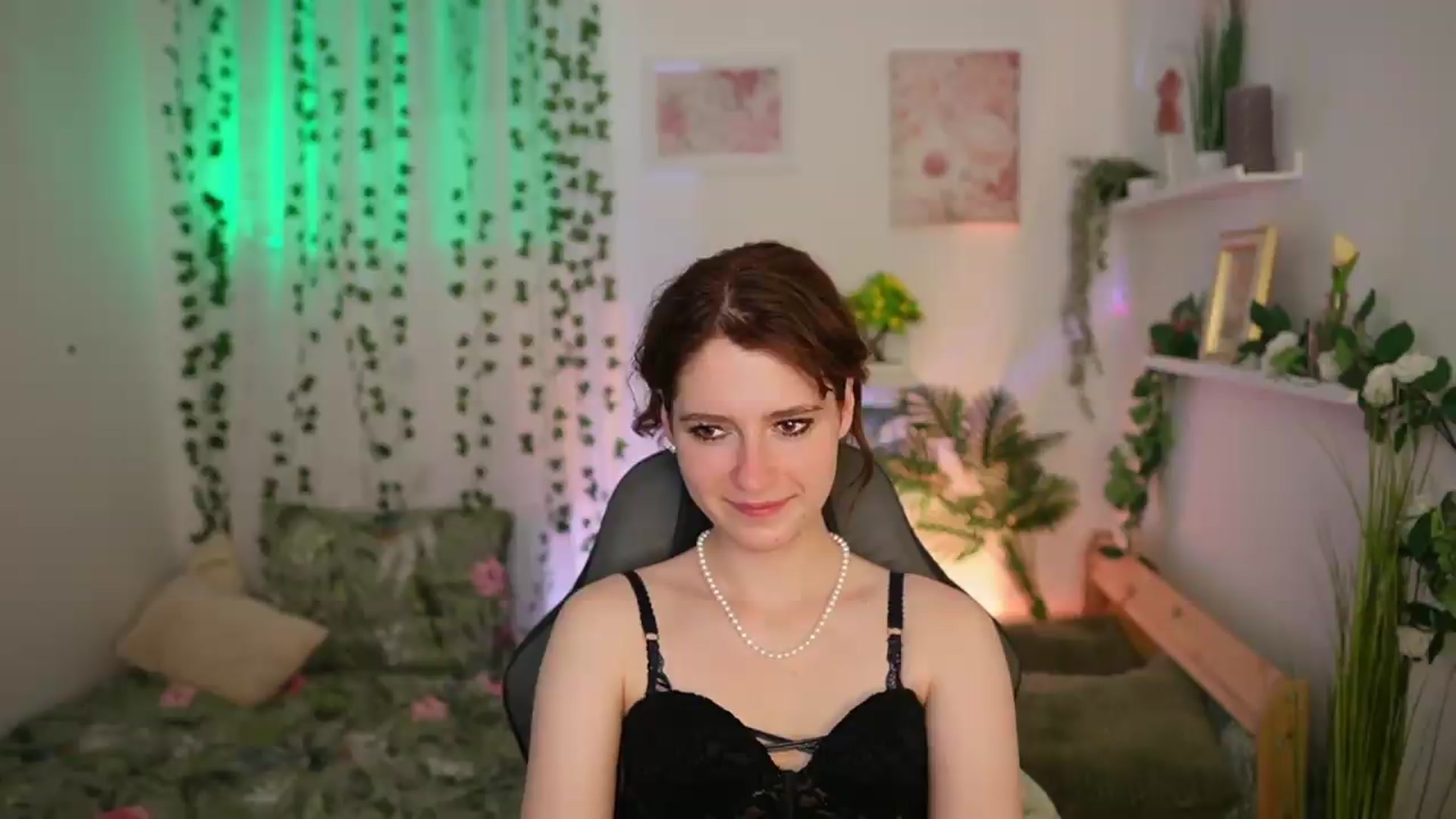 Gallery image thumbnail from Emily_Paris18's myfreecams stream on, 06/25/2026, 17:57 image 13 of 20