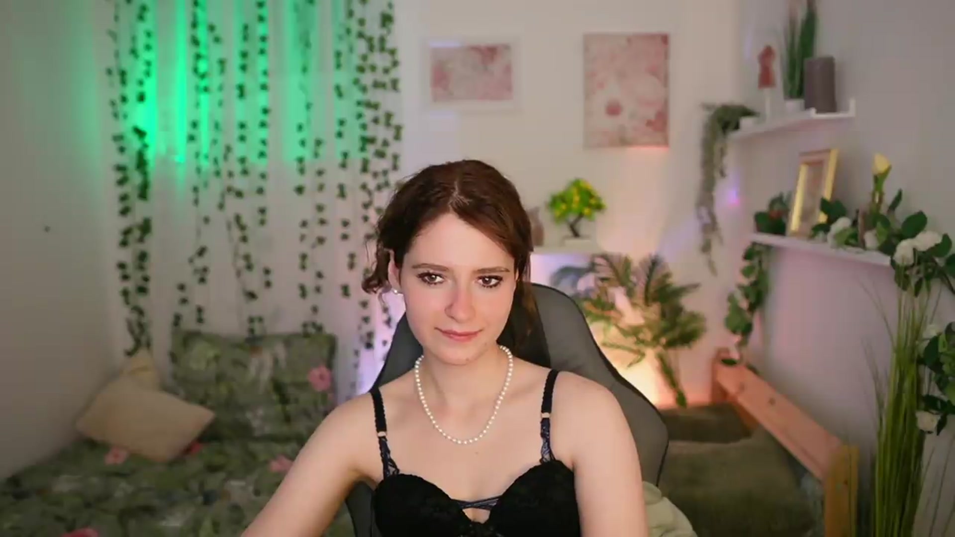 Gallery image thumbnail from Emily_Paris18's myfreecams stream on, 06/25/2026, 17:57 image 20 of 20