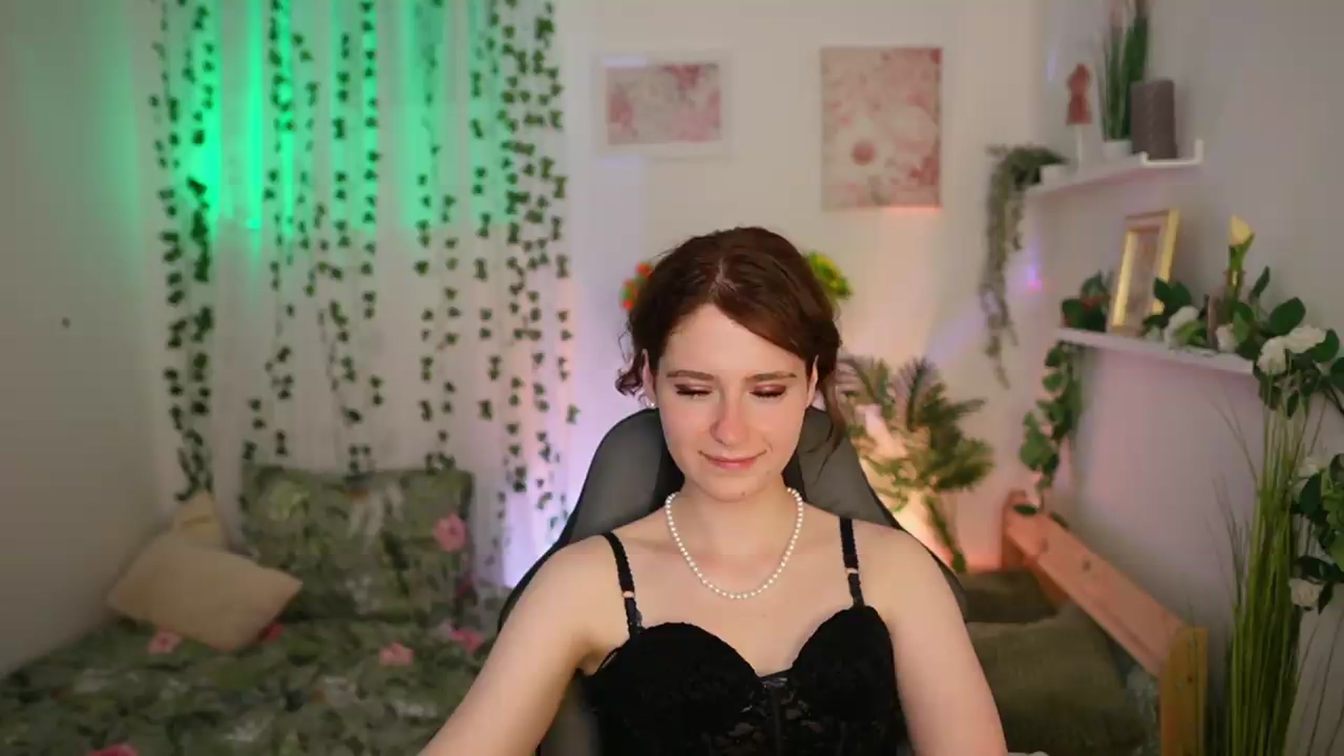 Gallery image thumbnail from Emily_Paris18's myfreecams stream on, 06/25/2026, 17:57 image 10 of 20