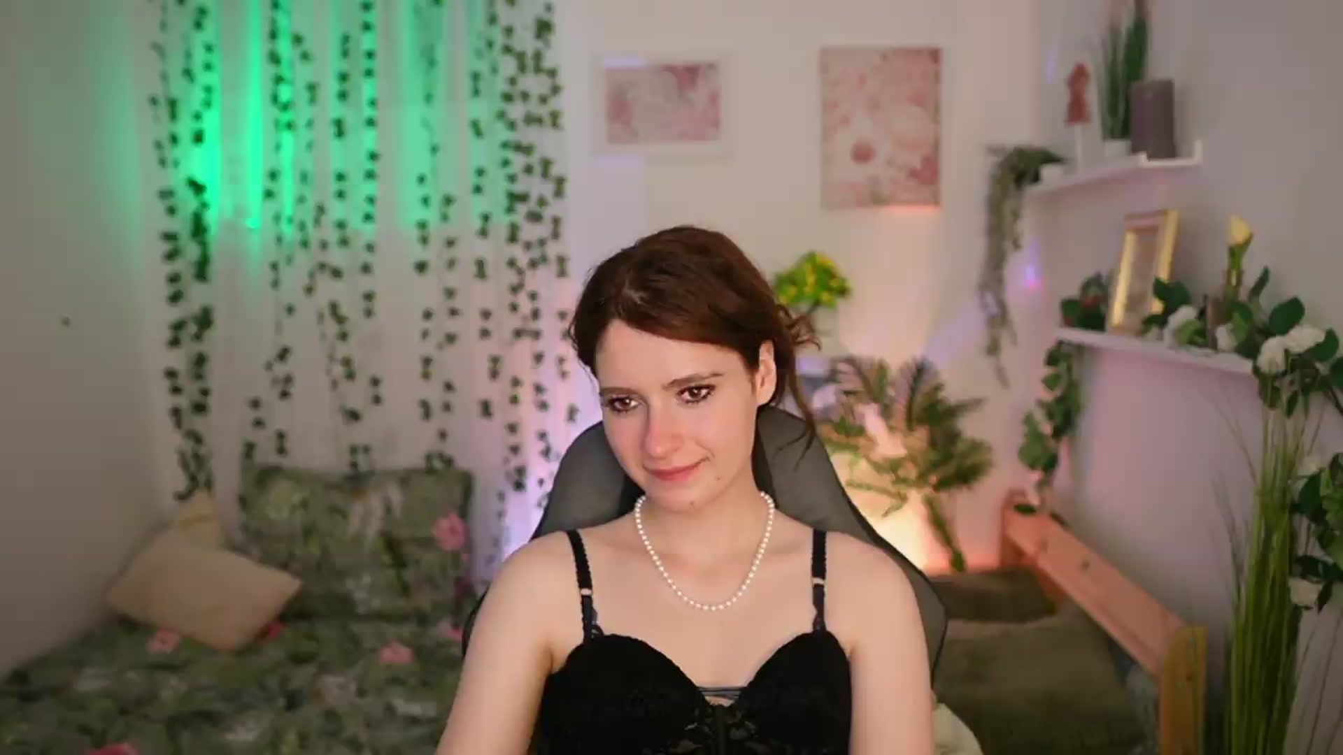 Gallery image thumbnail from Emily_Paris18's myfreecams stream on, 06/25/2026, 17:57 image 6 of 20