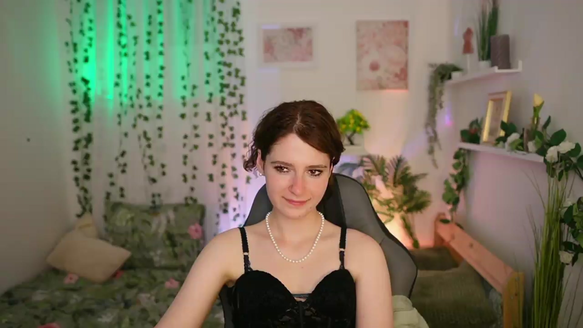 Gallery image thumbnail from Emily_Paris18's myfreecams stream on, 06/25/2026, 17:57 image 4 of 20