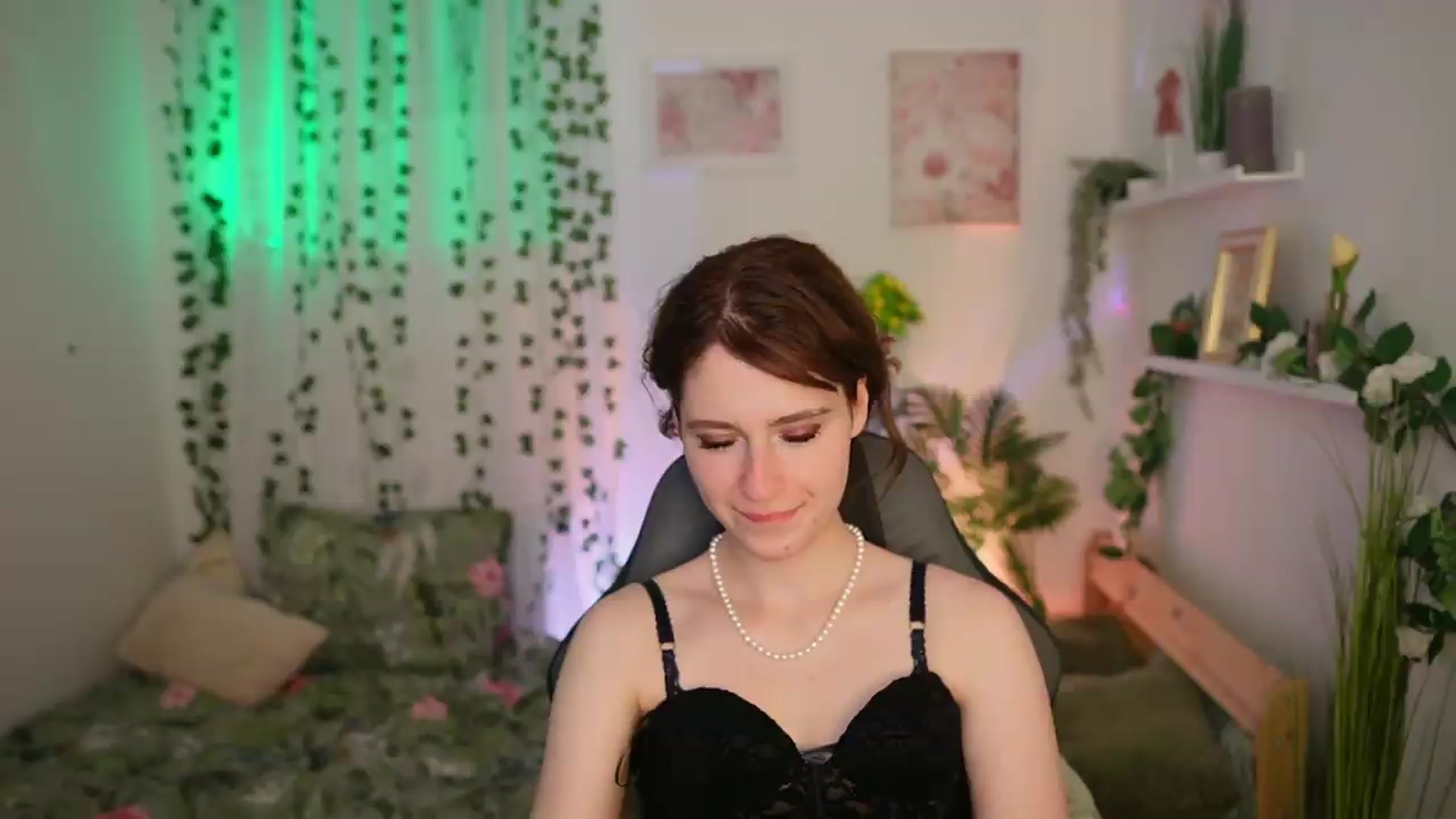 Gallery image thumbnail from Emily_Paris18's myfreecams stream on, 06/25/2026, 17:57 image 8 of 20