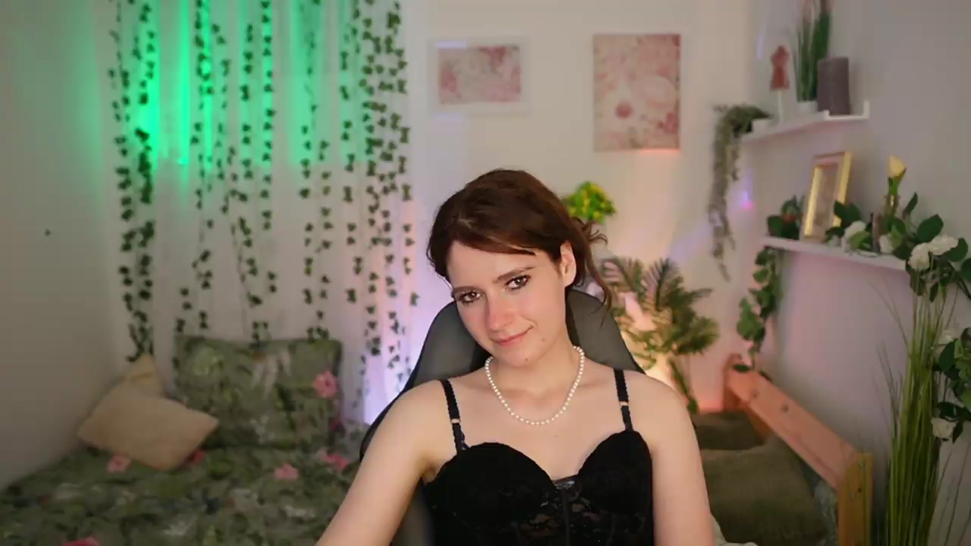Gallery image thumbnail from Emily_Paris18's myfreecams stream on, 06/25/2026, 17:57 image 9 of 20