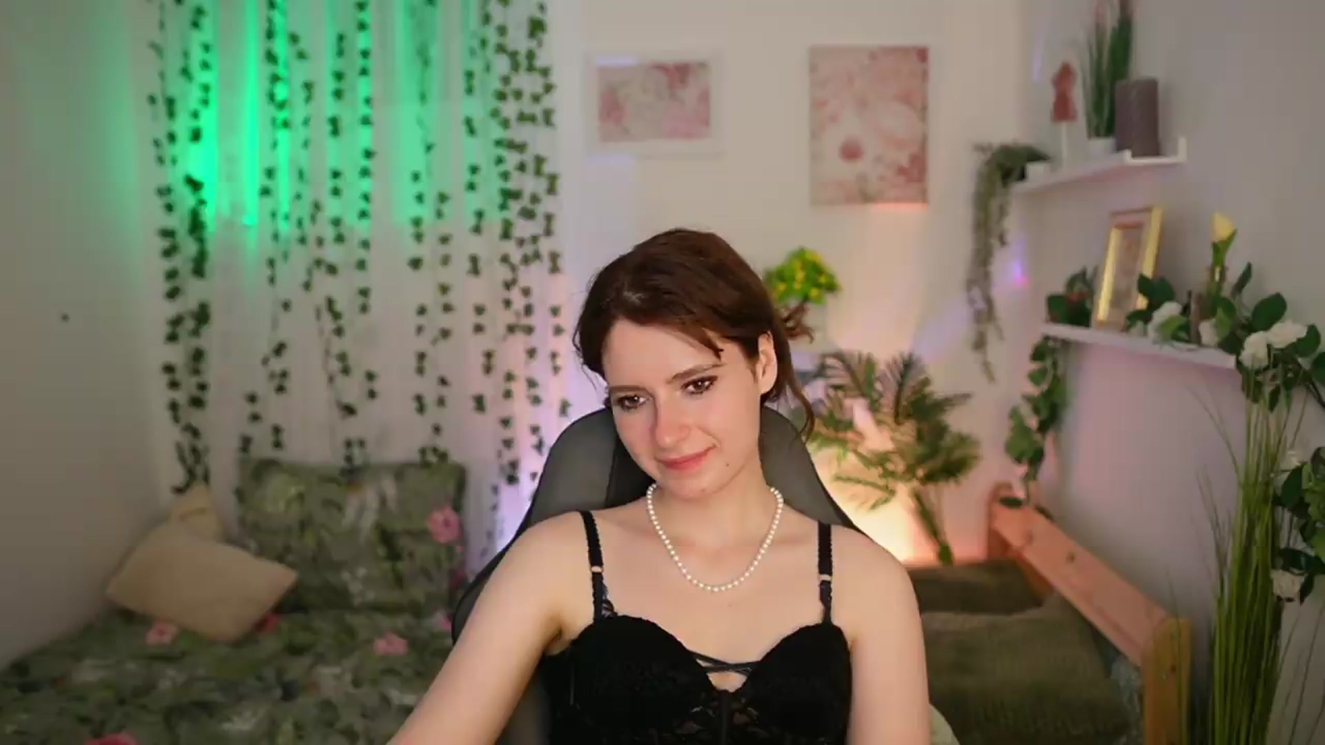 Gallery image thumbnail from Emily_Paris18's myfreecams stream on, 06/25/2026, 17:57 image 14 of 20