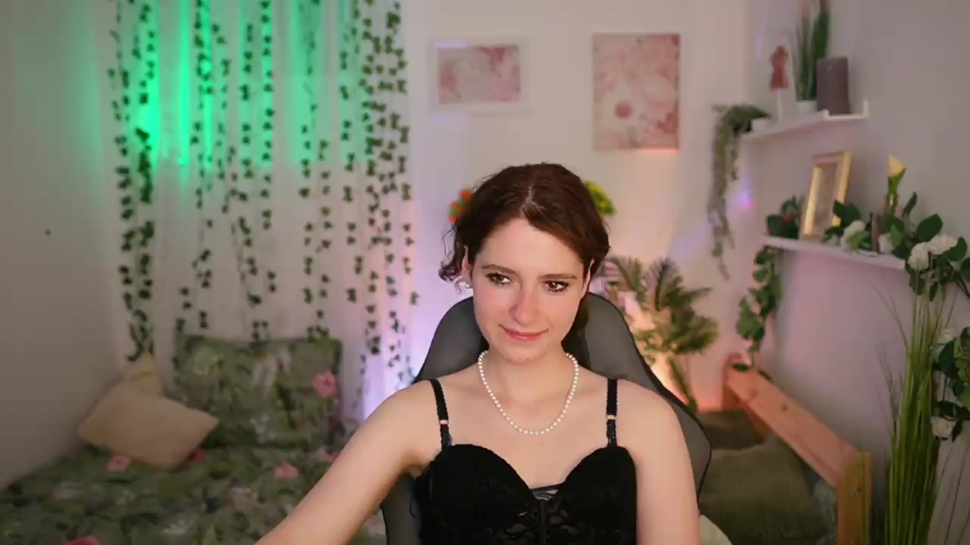 Gallery image thumbnail from Emily_Paris18's myfreecams stream on, 06/25/2026, 17:57 image 17 of 20