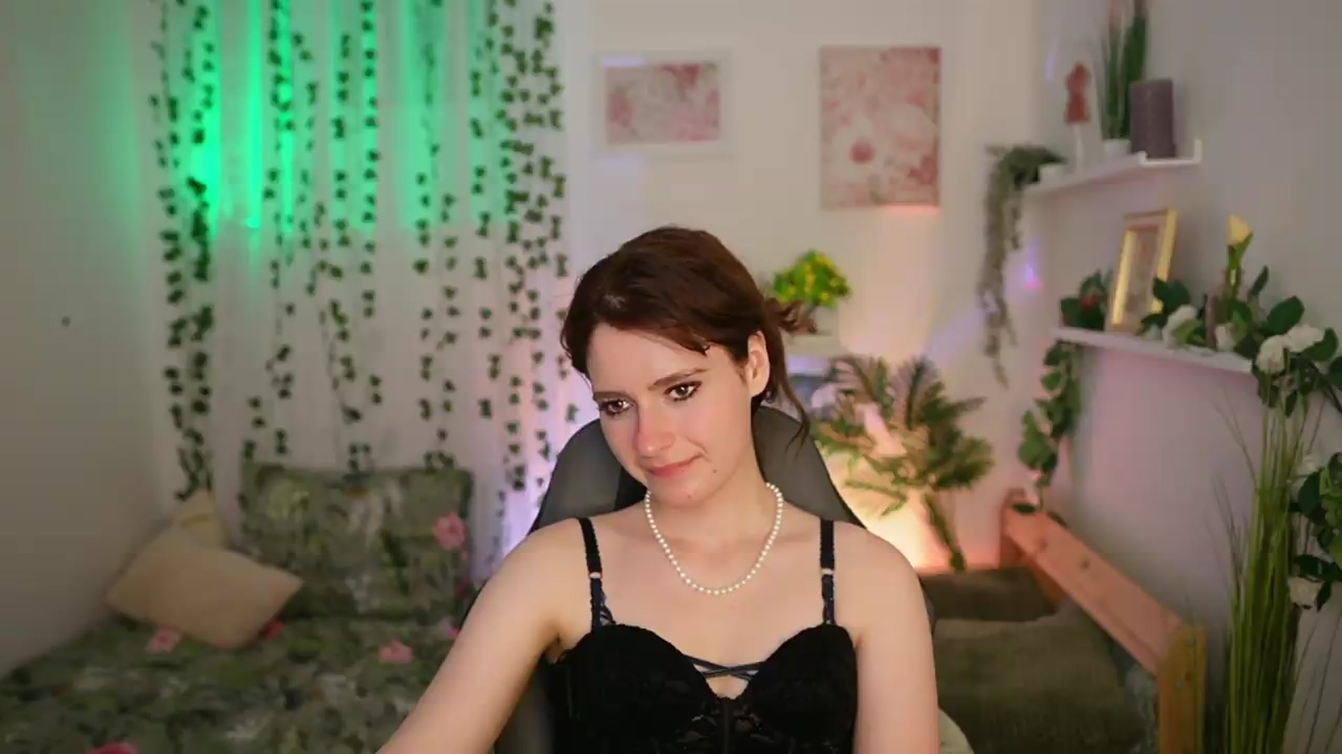 Gallery image thumbnail from Emily_Paris18's myfreecams stream on, 06/25/2026, 17:57 image 12 of 20