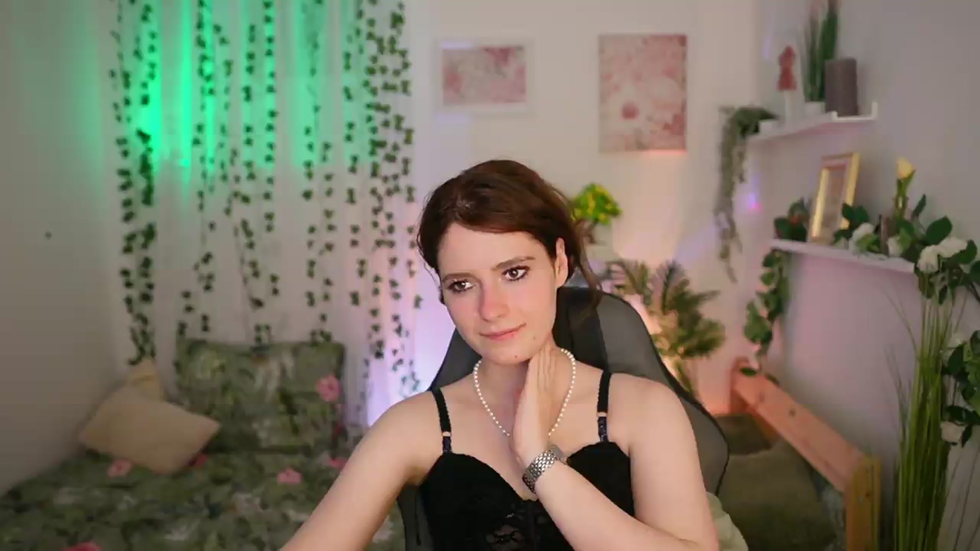 Gallery image thumbnail from Emily_Paris18's myfreecams stream on, 06/25/2026, 17:57 image 1 of 20