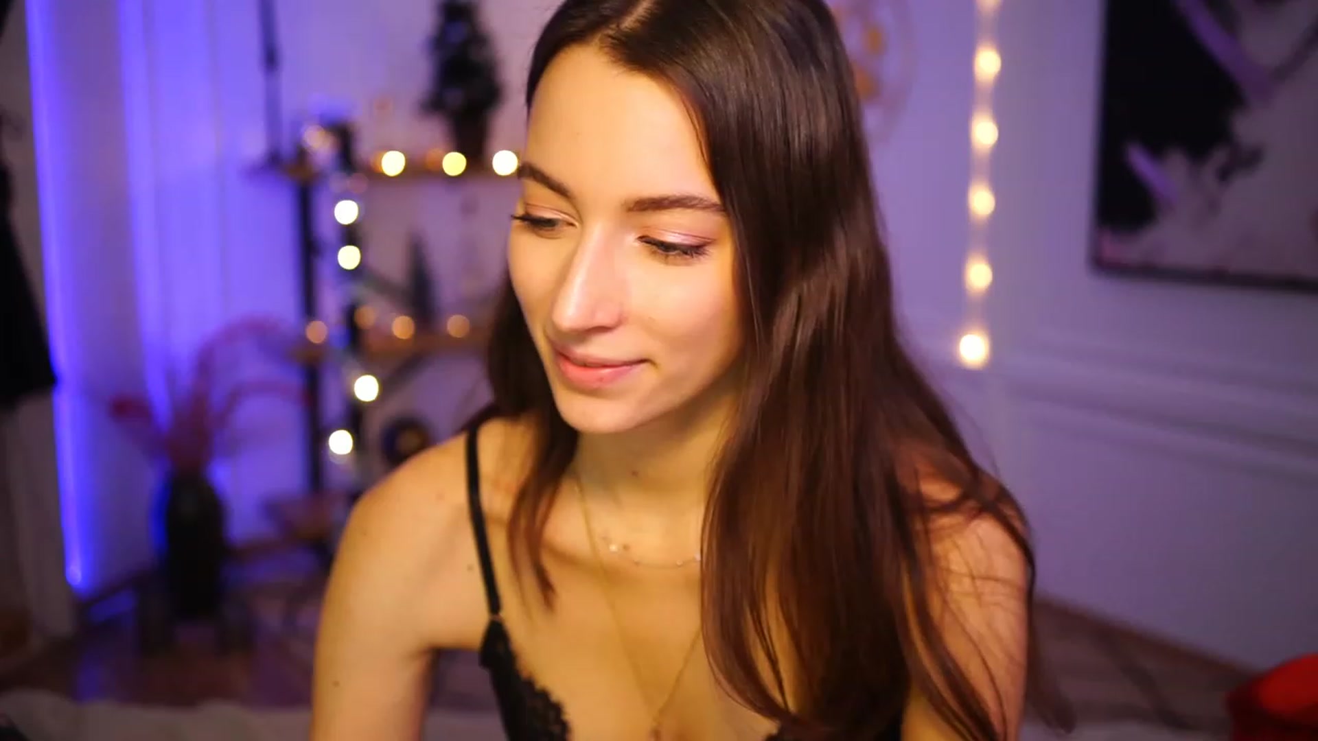 Gallery image thumbnail from Emily_grey69's myfreecams stream on, 12/28/2022, 18:51 image 8 of 20