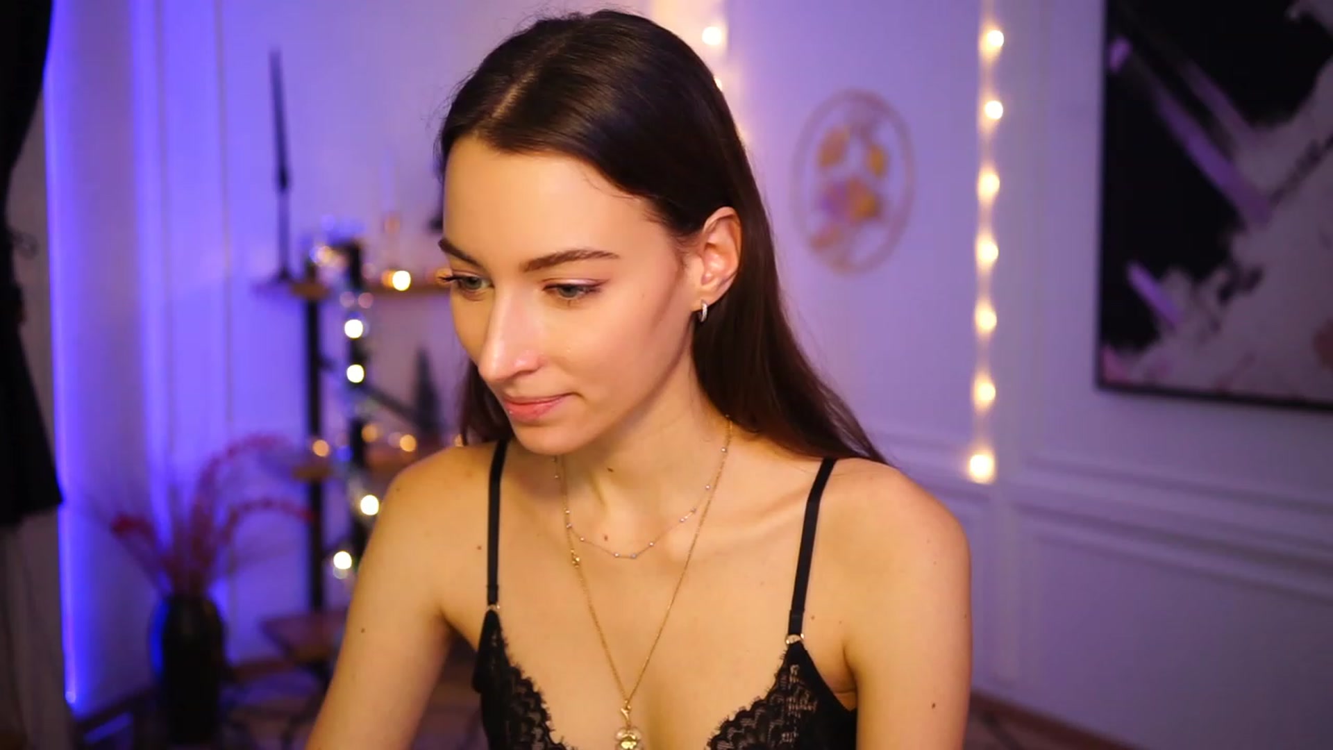 Gallery image thumbnail from Emily_grey69's myfreecams stream on, 12/28/2022, 18:51 image 2 of 20