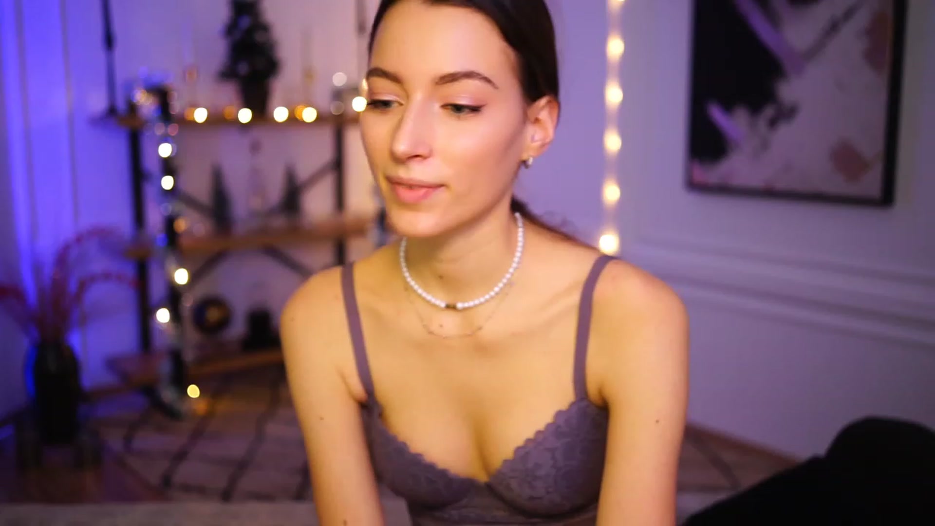 Gallery image thumbnail from Emily_grey69's myfreecams stream on, 12/29/2022, 16:11 image 18 of 20