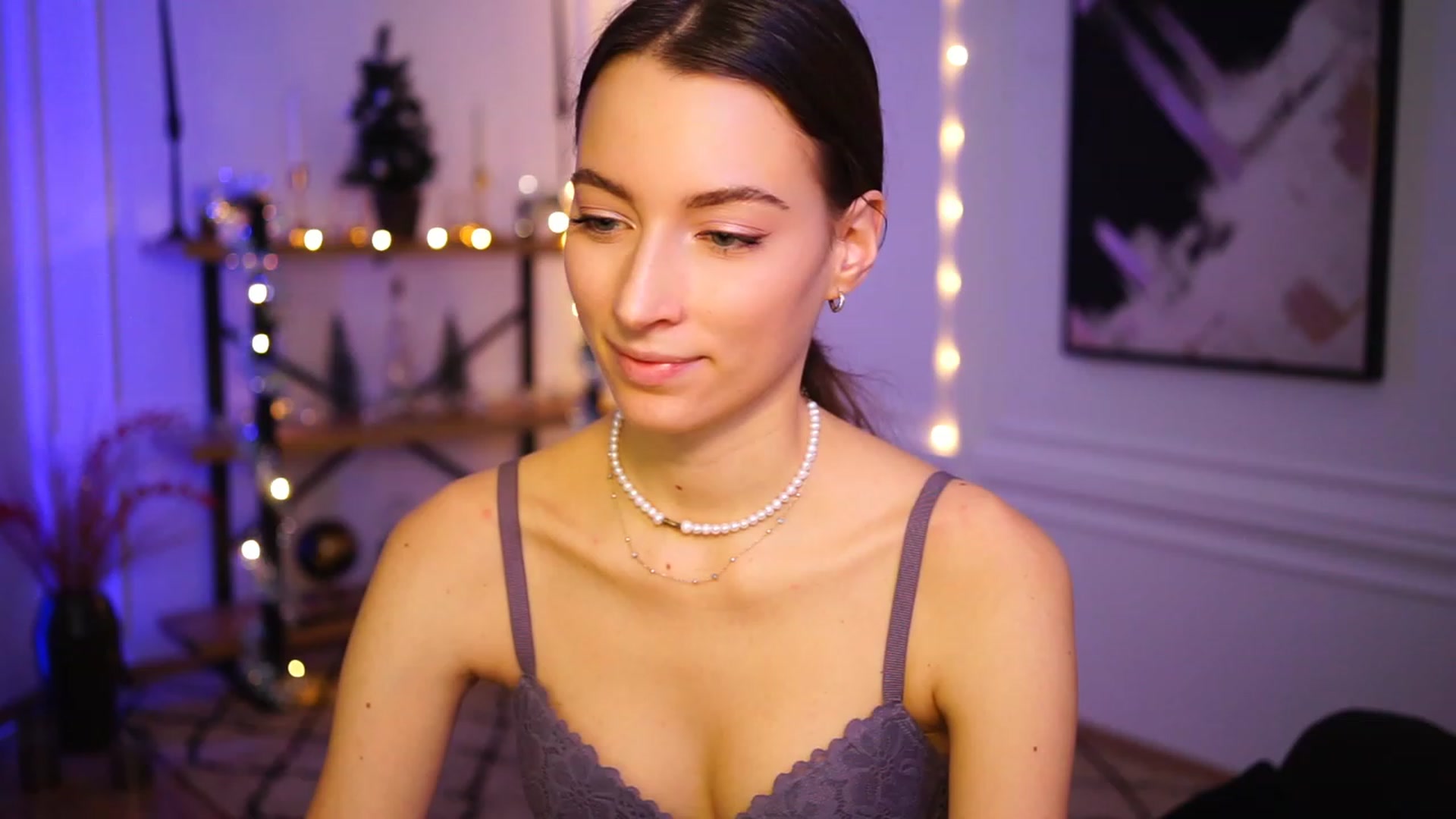 Gallery image thumbnail from Emily_grey69's myfreecams stream on, 12/29/2022, 16:11 image 4 of 20