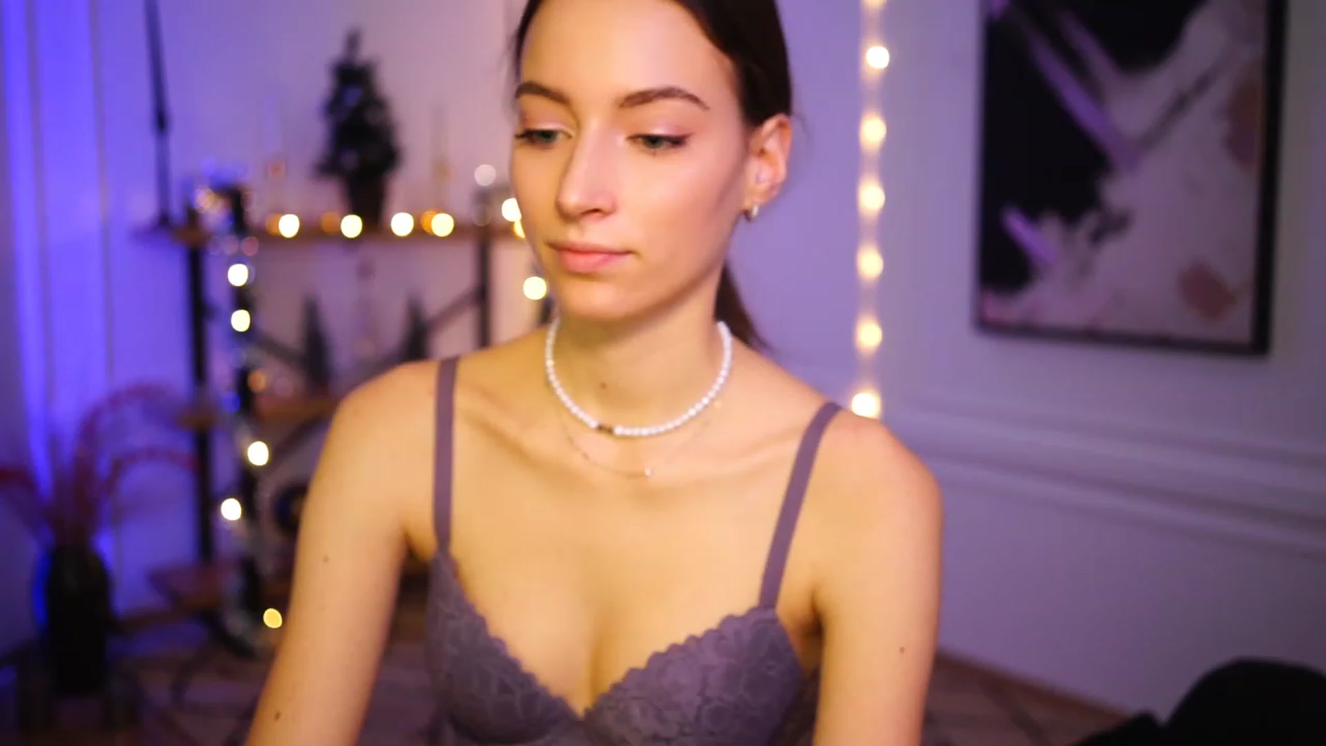 Gallery image thumbnail from Emily_grey69's myfreecams stream on, 12/29/2022, 17:00 image 12 of 20