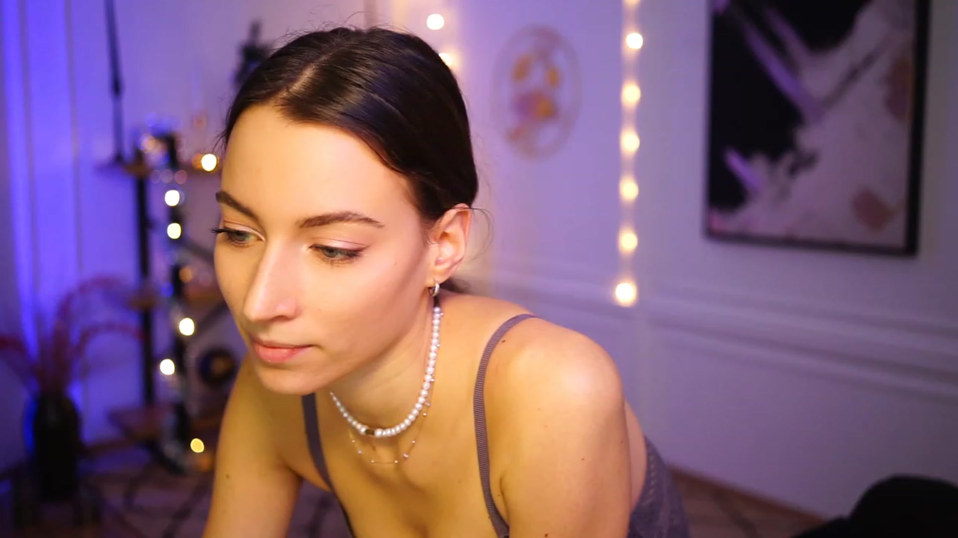 Gallery image thumbnail from Emily_grey69's myfreecams stream on, 12/29/2022, 17:00 image 15 of 20