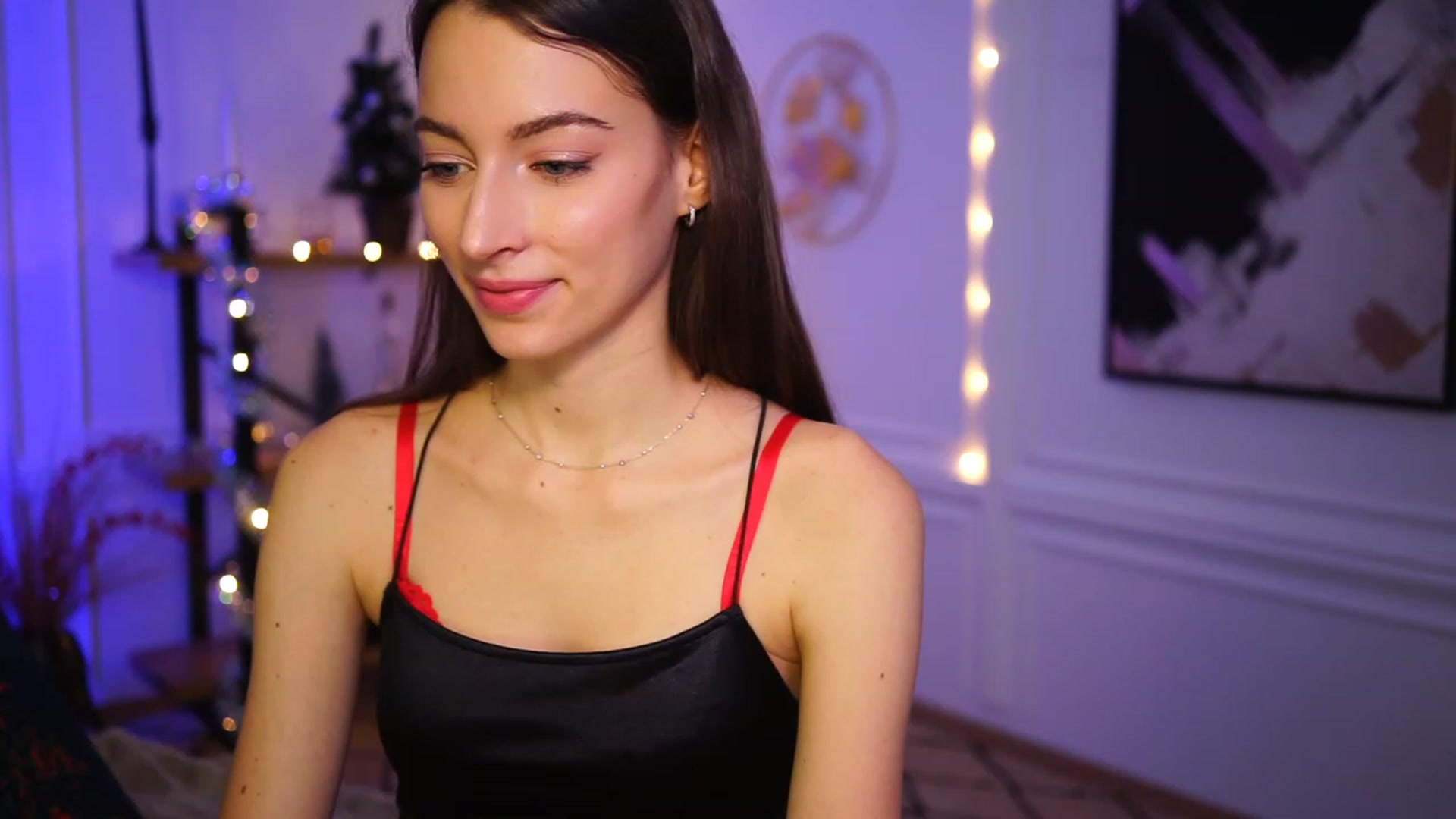Gallery image thumbnail from Emily_grey69's myfreecams stream on, 12/30/2022, 19:35 image 14 of 20