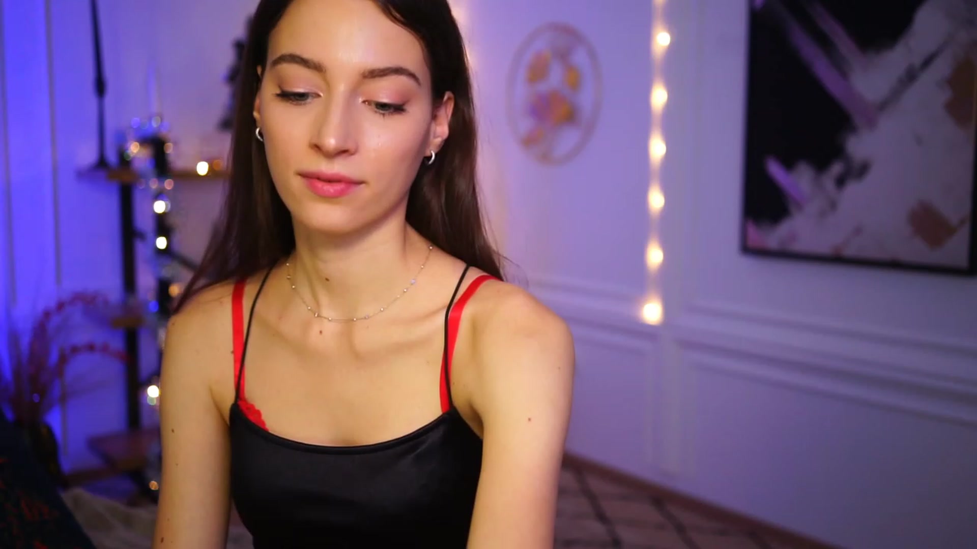 Gallery image thumbnail from Emily_grey69's myfreecams stream on, 12/30/2022, 19:35 image 15 of 20
