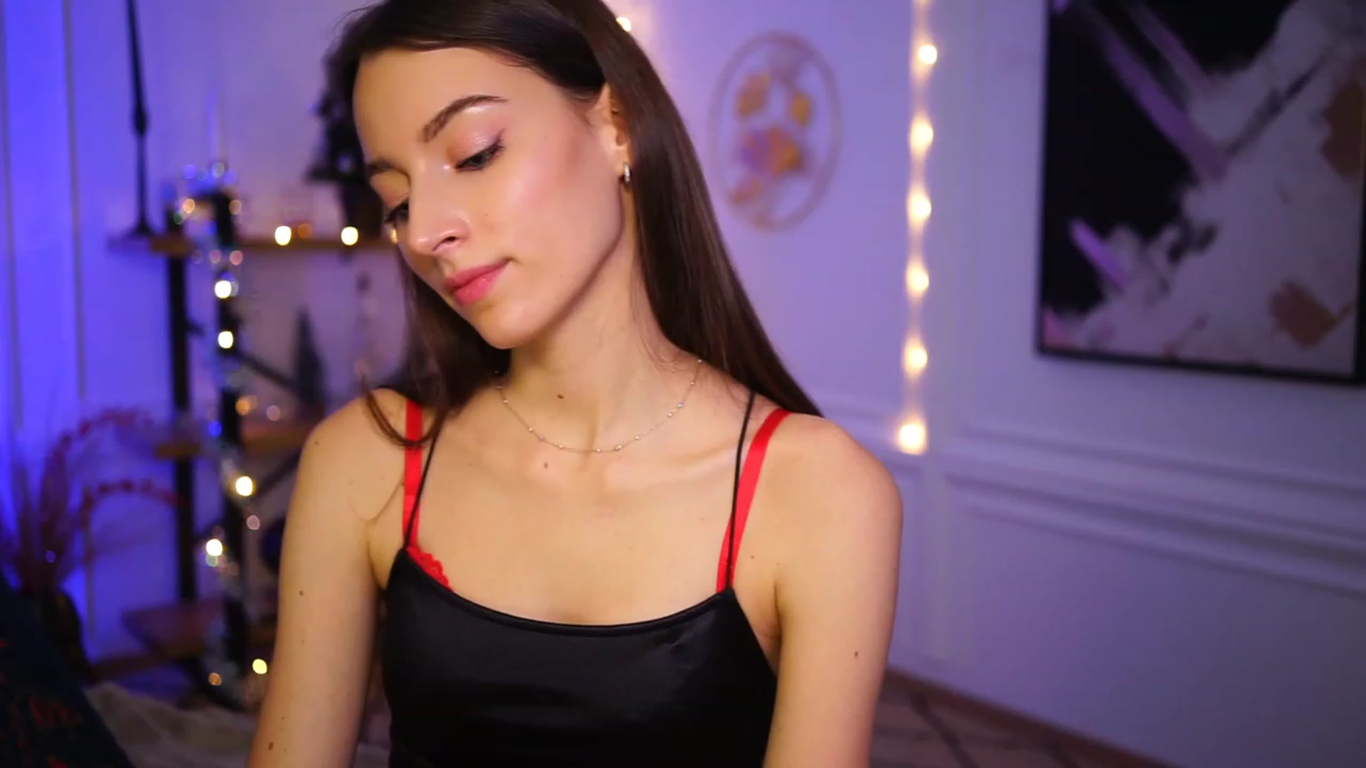 Gallery image thumbnail from Emily_grey69's myfreecams stream on, 12/30/2022, 19:35 image 19 of 20
