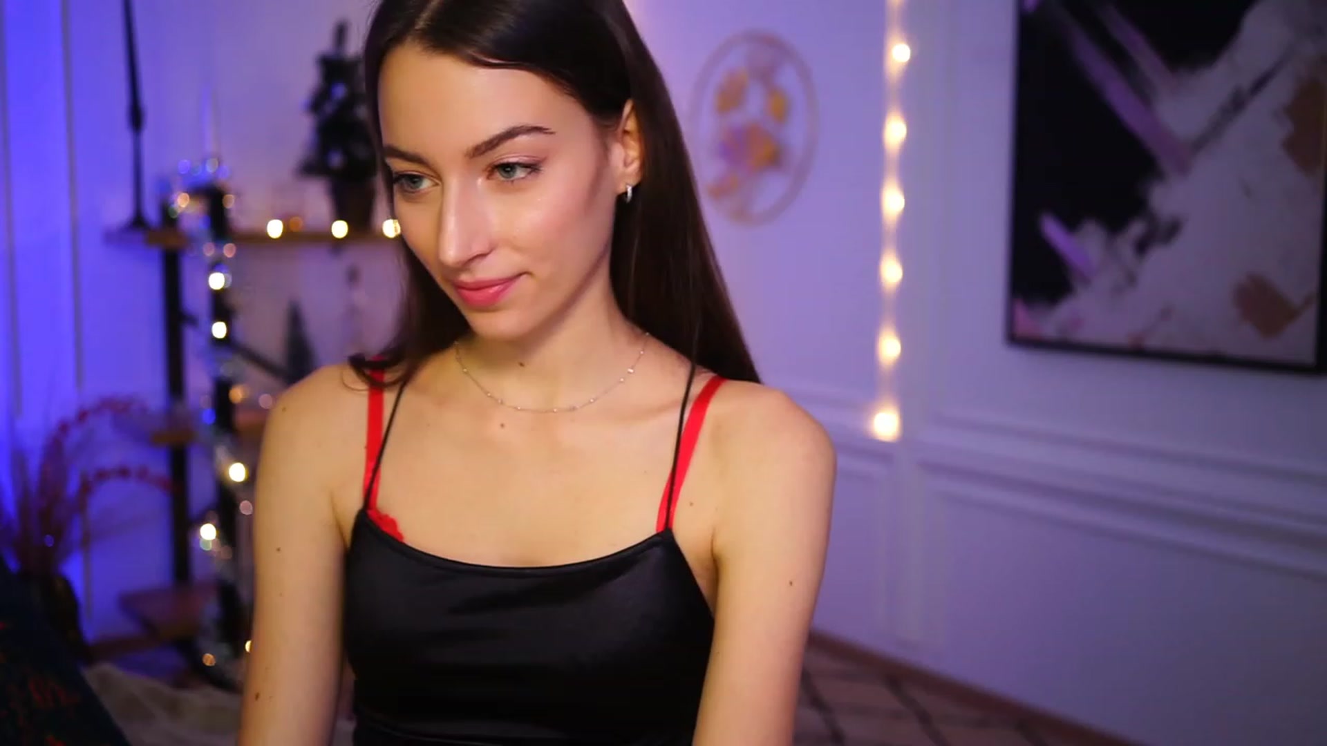 Gallery image thumbnail from Emily_grey69's myfreecams stream on, 12/30/2022, 19:35 image 18 of 20