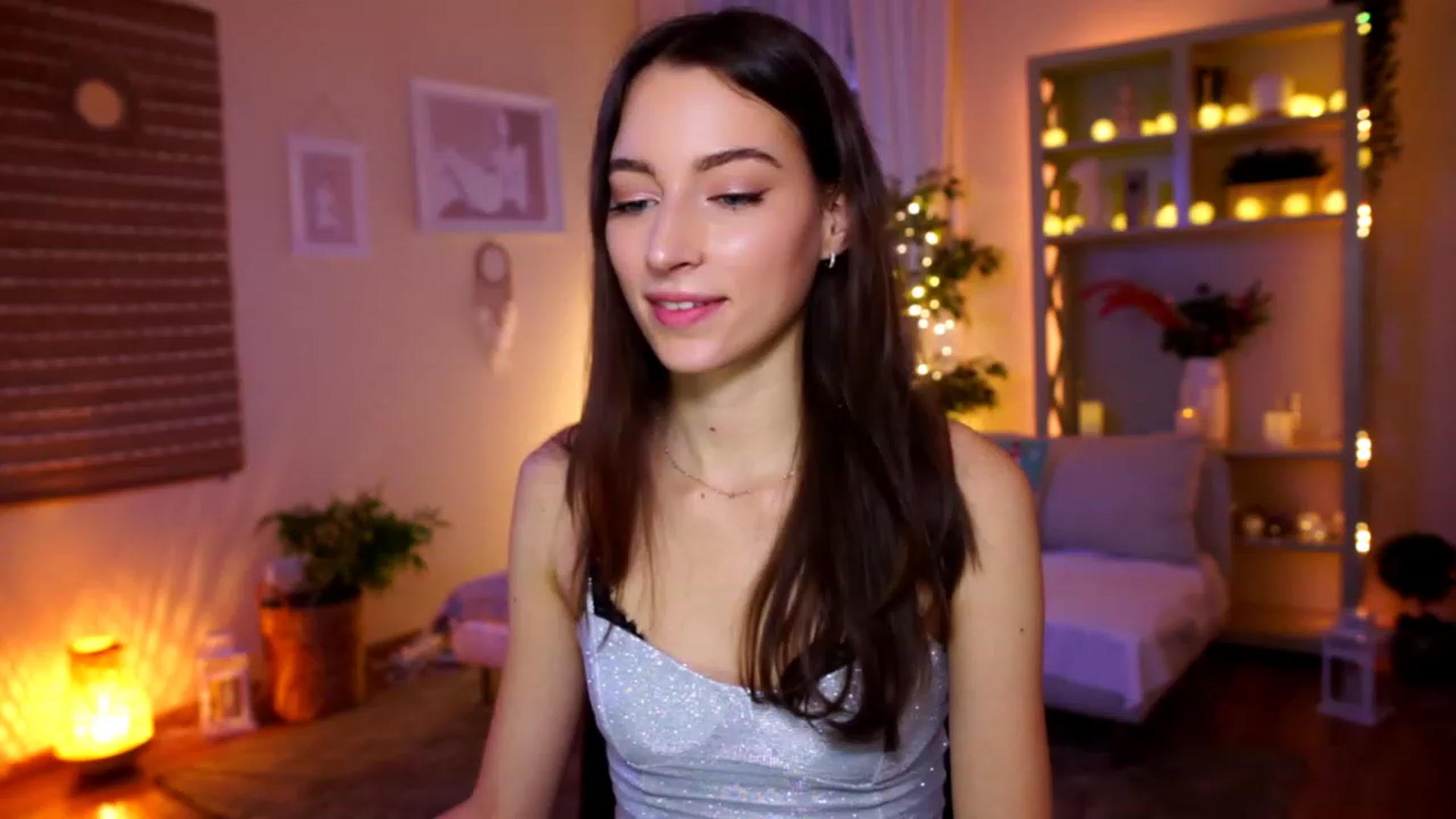 Gallery image thumbnail from Emily_grey69's myfreecams stream on, 01/01/2023, 18:14 image 5 of 20