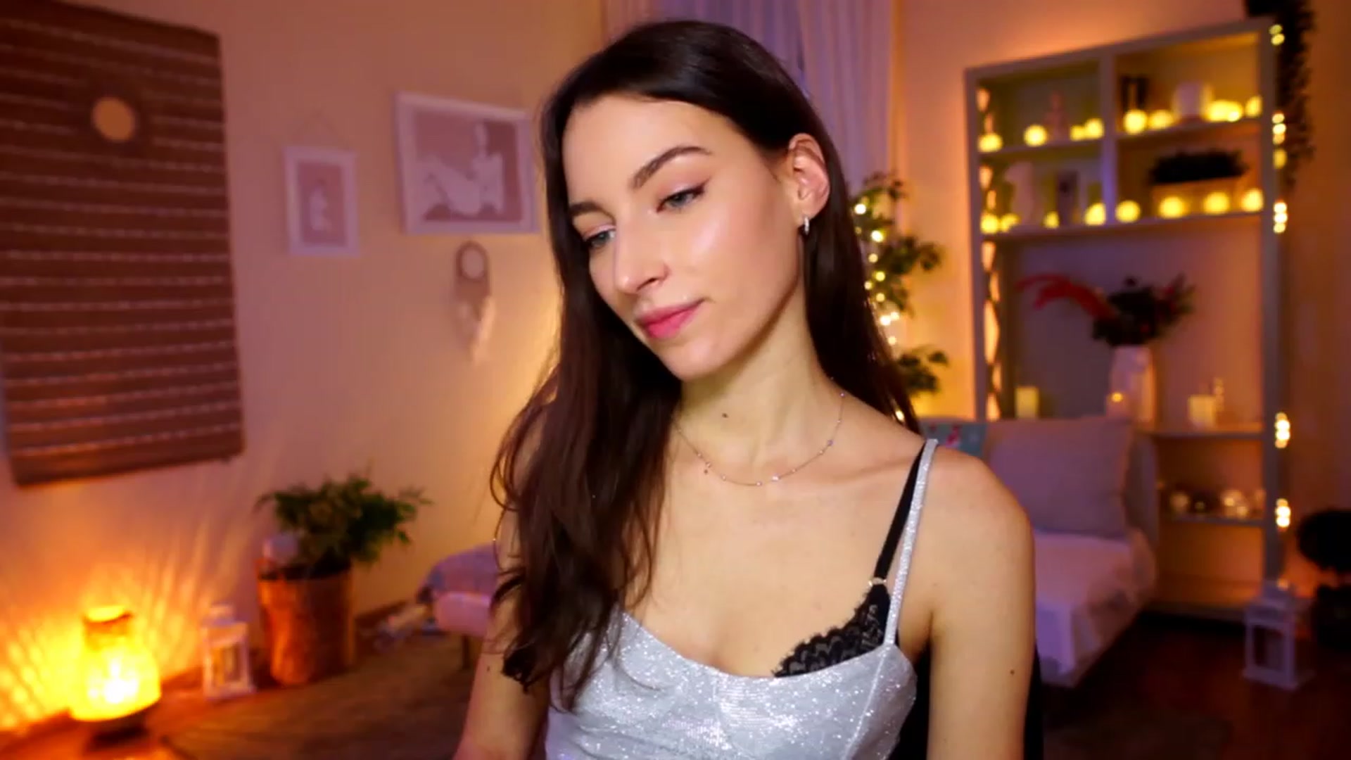 Gallery image thumbnail from Emily_grey69's myfreecams stream on, 01/01/2023, 18:14 image 17 of 20