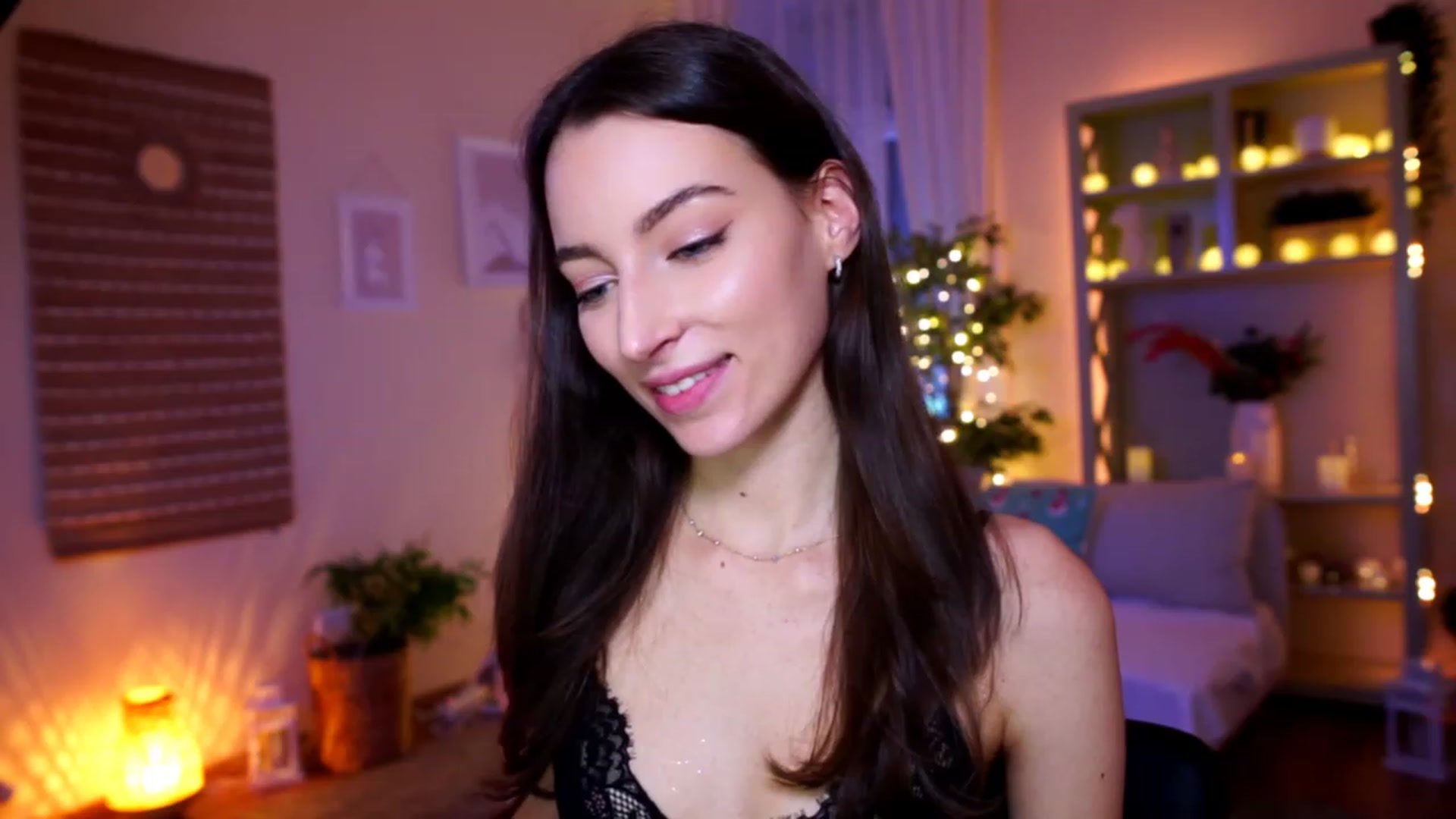 Gallery image thumbnail from Emily_grey69's myfreecams stream on, 01/01/2023, 19:31 image 5 of 20