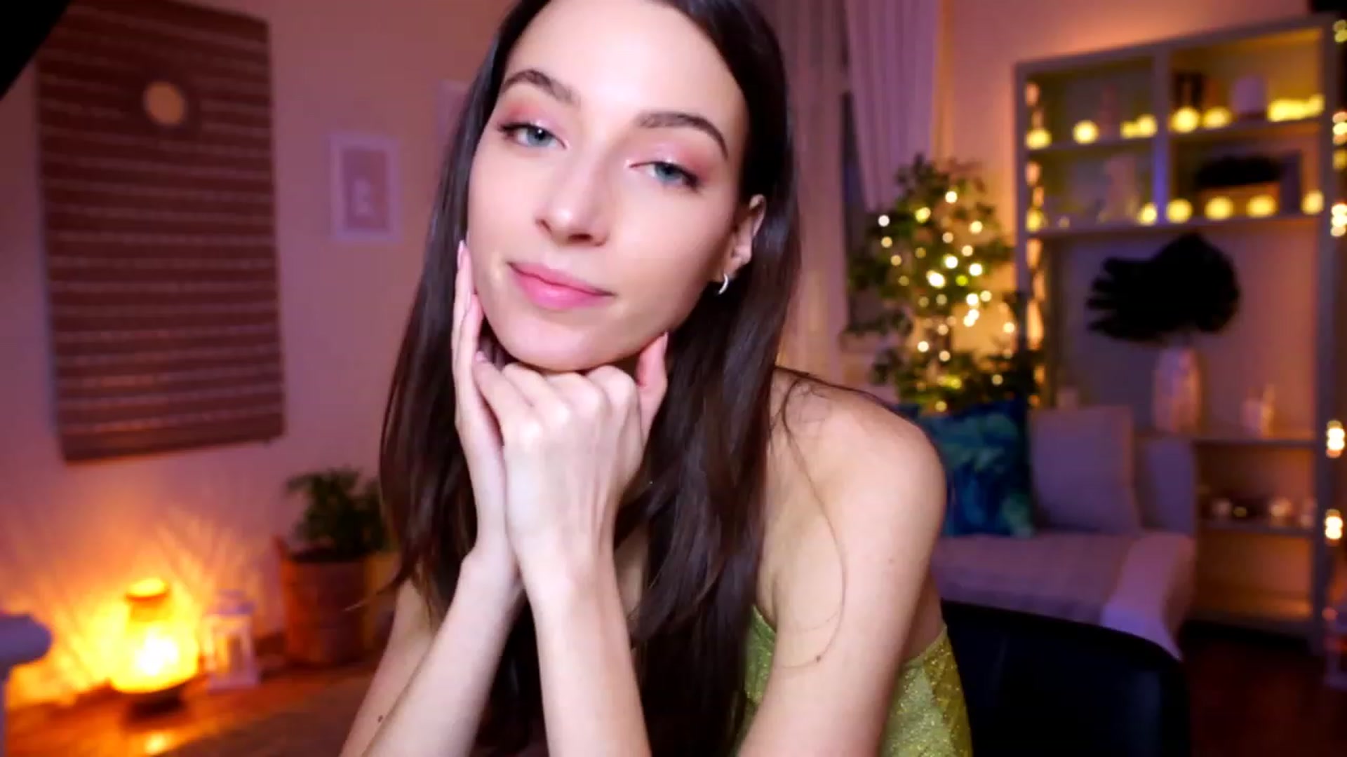 Gallery image thumbnail from Emily_grey69's myfreecams stream on, 01/03/2023, 18:40 image 2 of 20