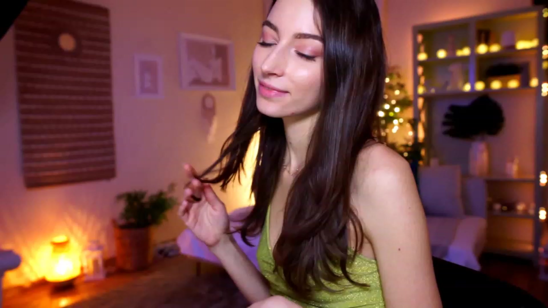 Gallery image thumbnail from Emily_grey69's myfreecams stream on, 01/03/2023, 18:40 image 5 of 20
