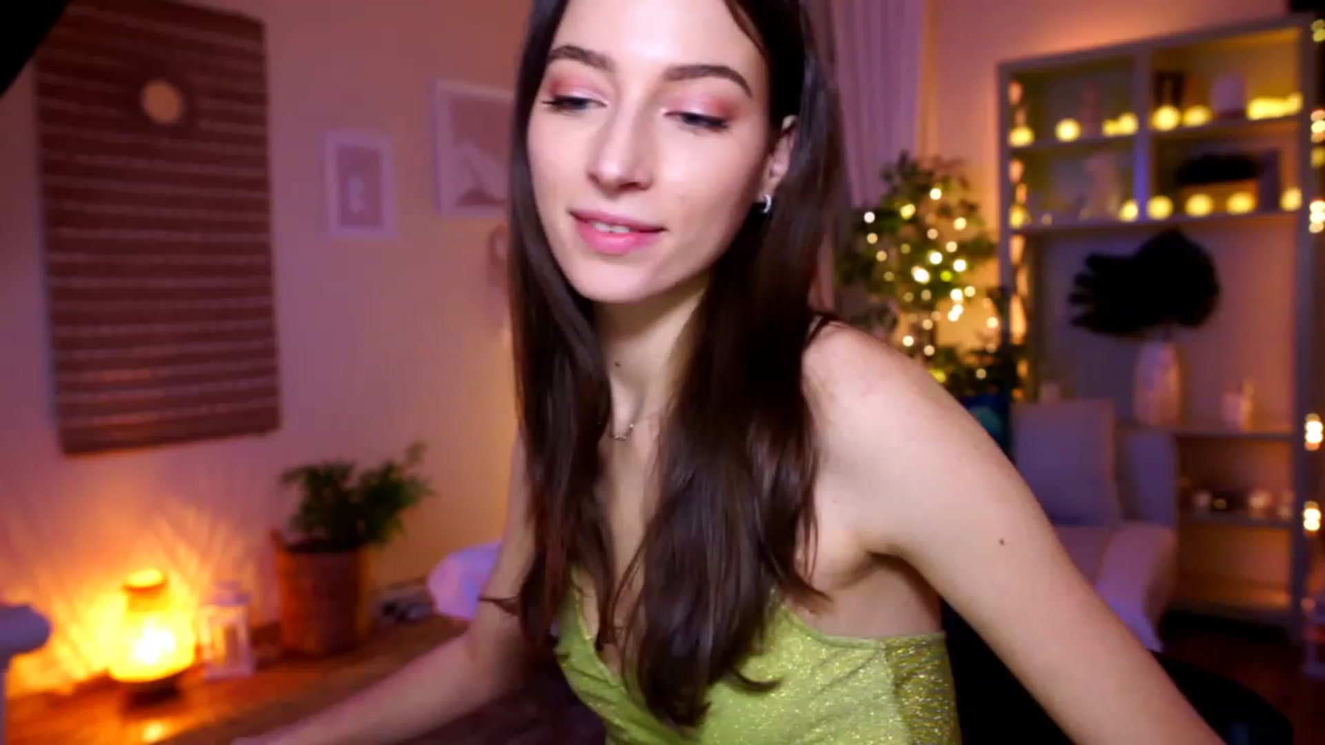 Gallery image thumbnail from Emily_grey69's myfreecams stream on, 01/03/2023, 18:40 image 7 of 20