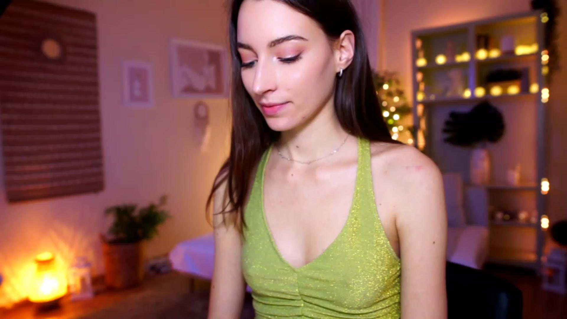 Gallery image thumbnail from Emily_grey69's myfreecams stream on, 01/03/2023, 19:37 image 20 of 20