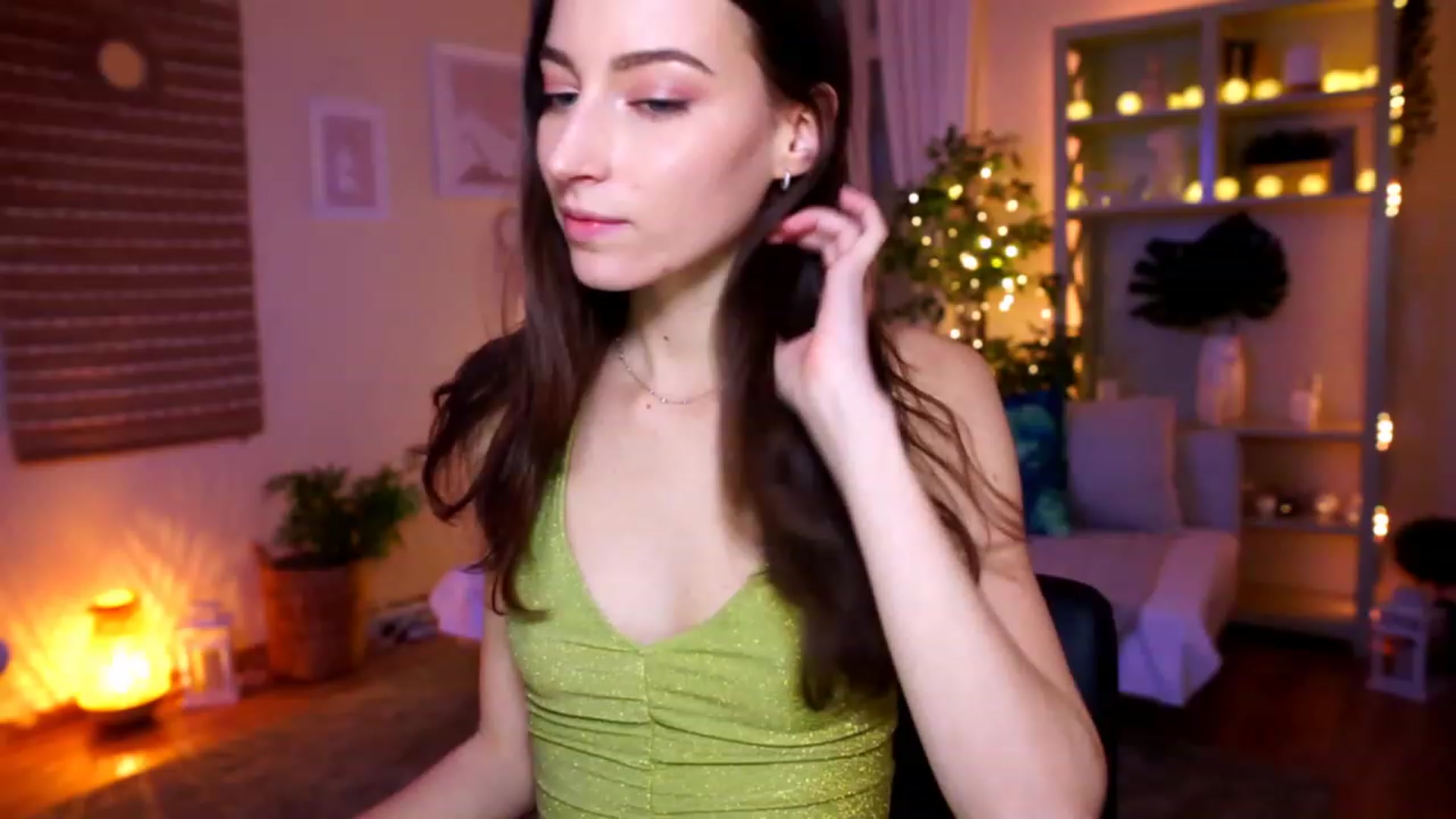 Gallery image thumbnail from Emily_grey69's myfreecams stream on, 01/03/2023, 19:37 image 3 of 20