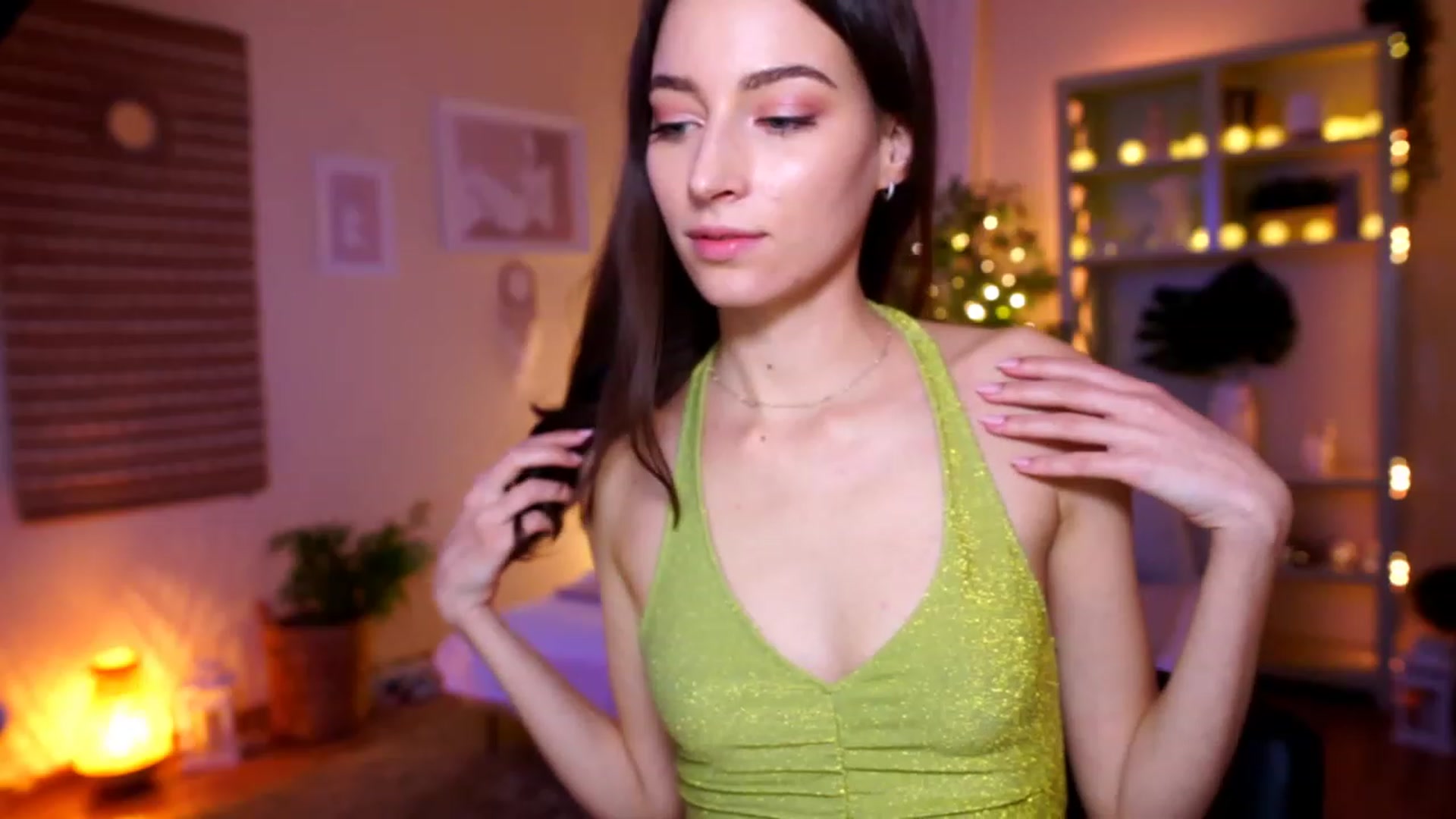 Gallery image thumbnail from Emily_grey69's myfreecams stream on, 01/03/2023, 19:37 image 15 of 20
