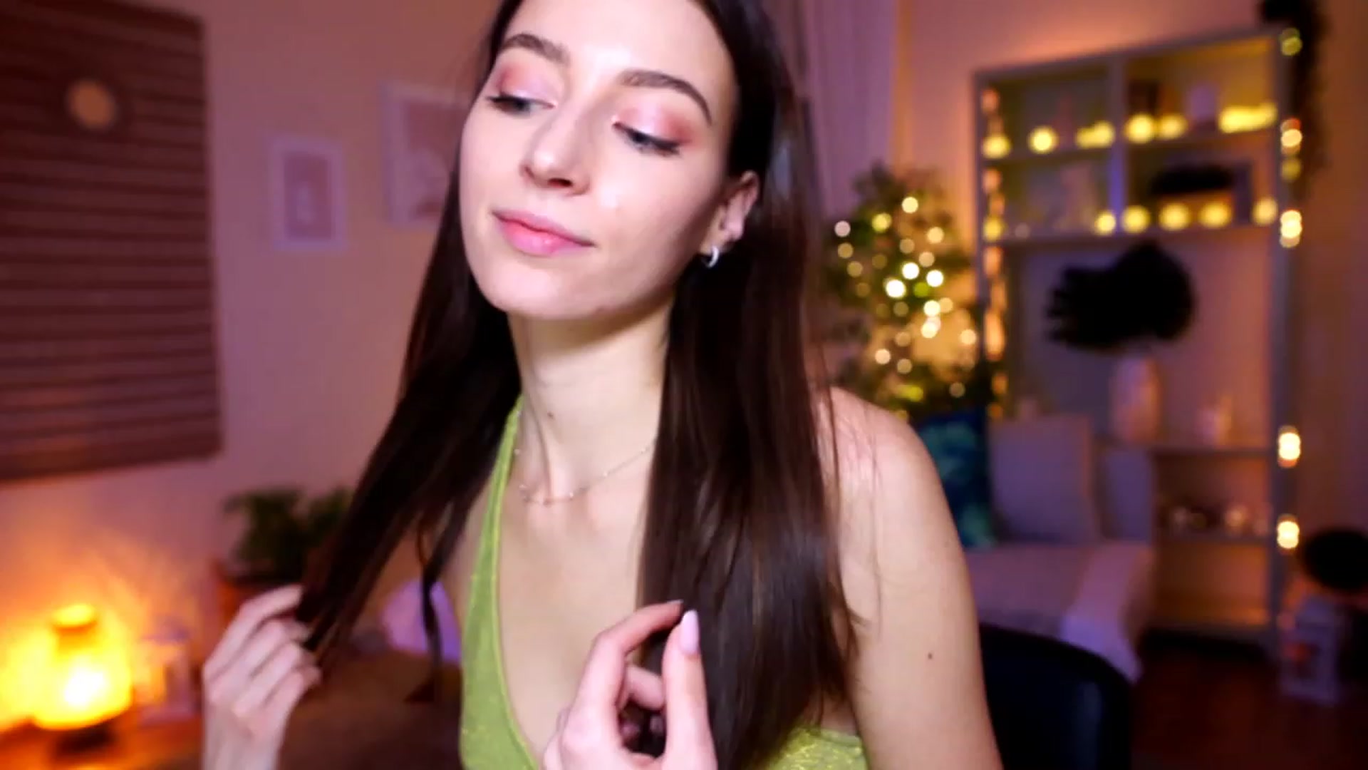 Gallery image thumbnail from Emily_grey69's myfreecams stream on, 01/03/2023, 20:31 image 2 of 20