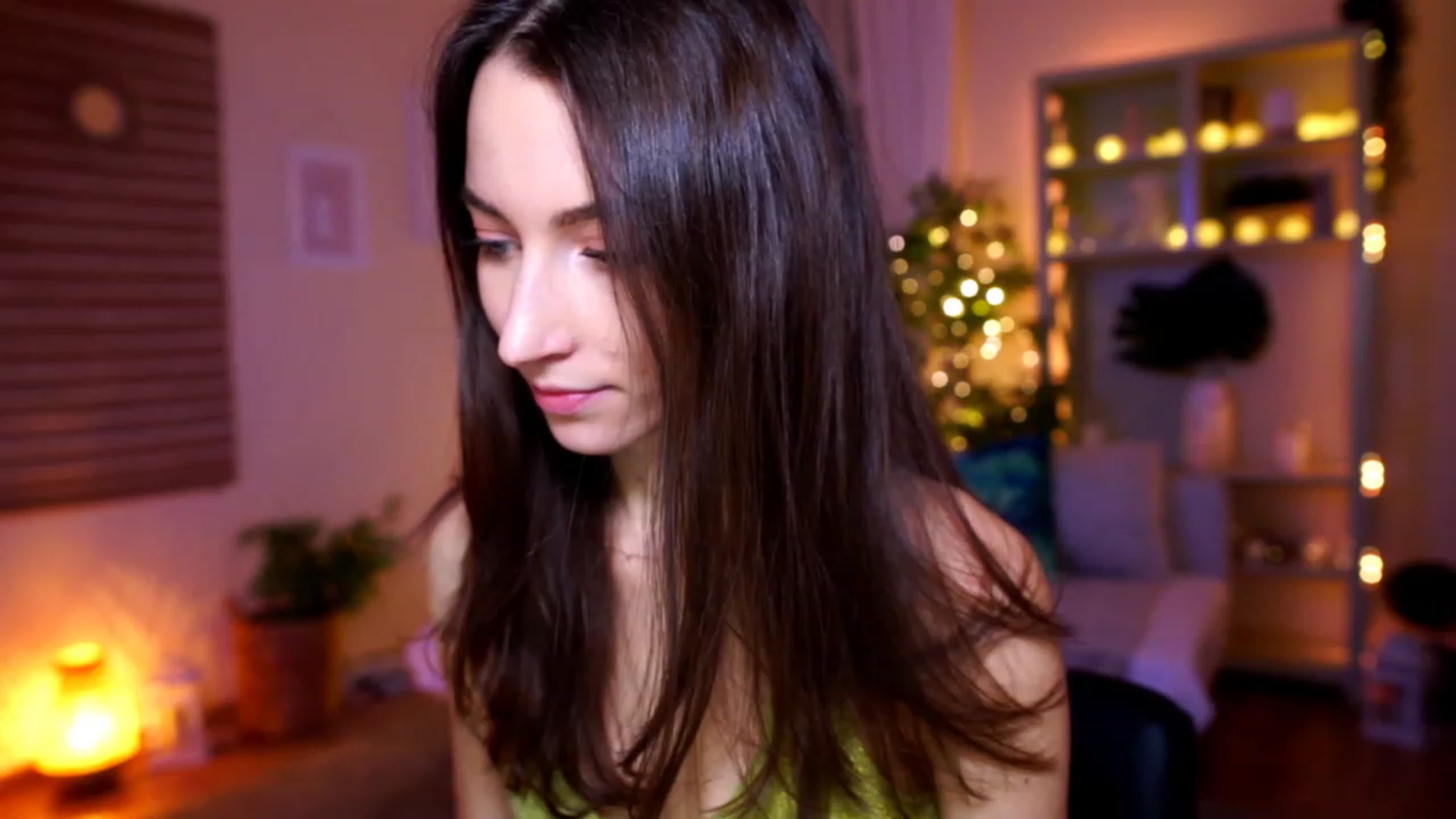 Gallery image thumbnail from Emily_grey69's myfreecams stream on, 01/03/2023, 20:31 image 5 of 20