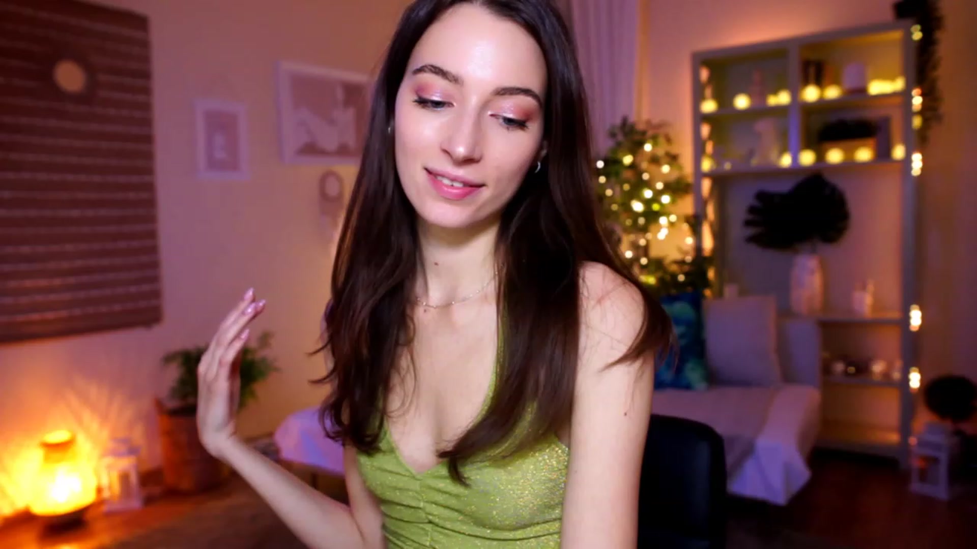 Gallery image thumbnail from Emily_grey69's myfreecams stream on, 01/03/2023, 20:31 image 9 of 20