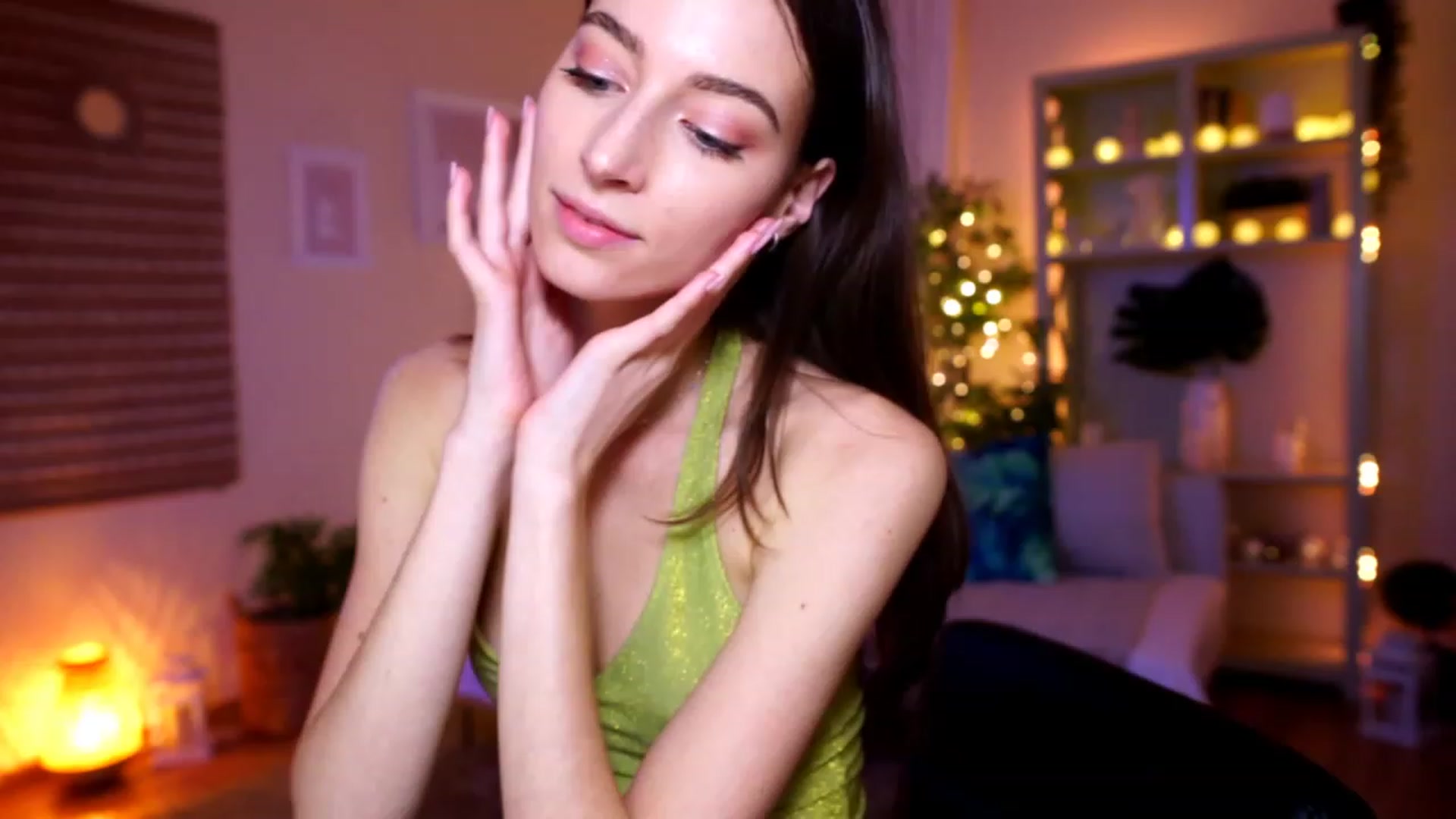 Gallery image thumbnail from Emily_grey69's myfreecams stream on, 01/03/2023, 20:31 image 20 of 20
