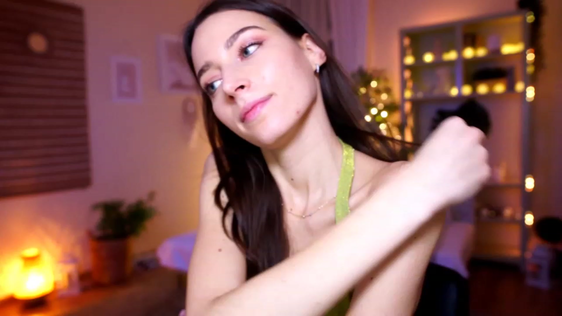 Gallery image thumbnail from Emily_grey69's myfreecams stream on, 01/03/2023, 20:31 image 4 of 20
