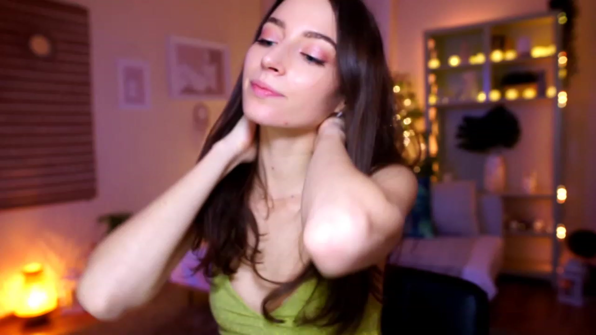 Gallery image thumbnail from Emily_grey69's myfreecams stream on, 01/03/2023, 20:31 image 7 of 20