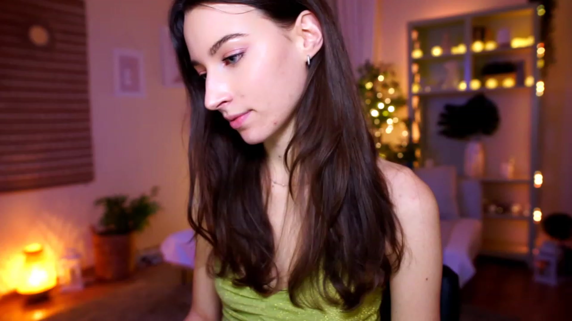 Gallery image thumbnail from Emily_grey69's myfreecams stream on, 01/03/2023, 22:31 image 7 of 20