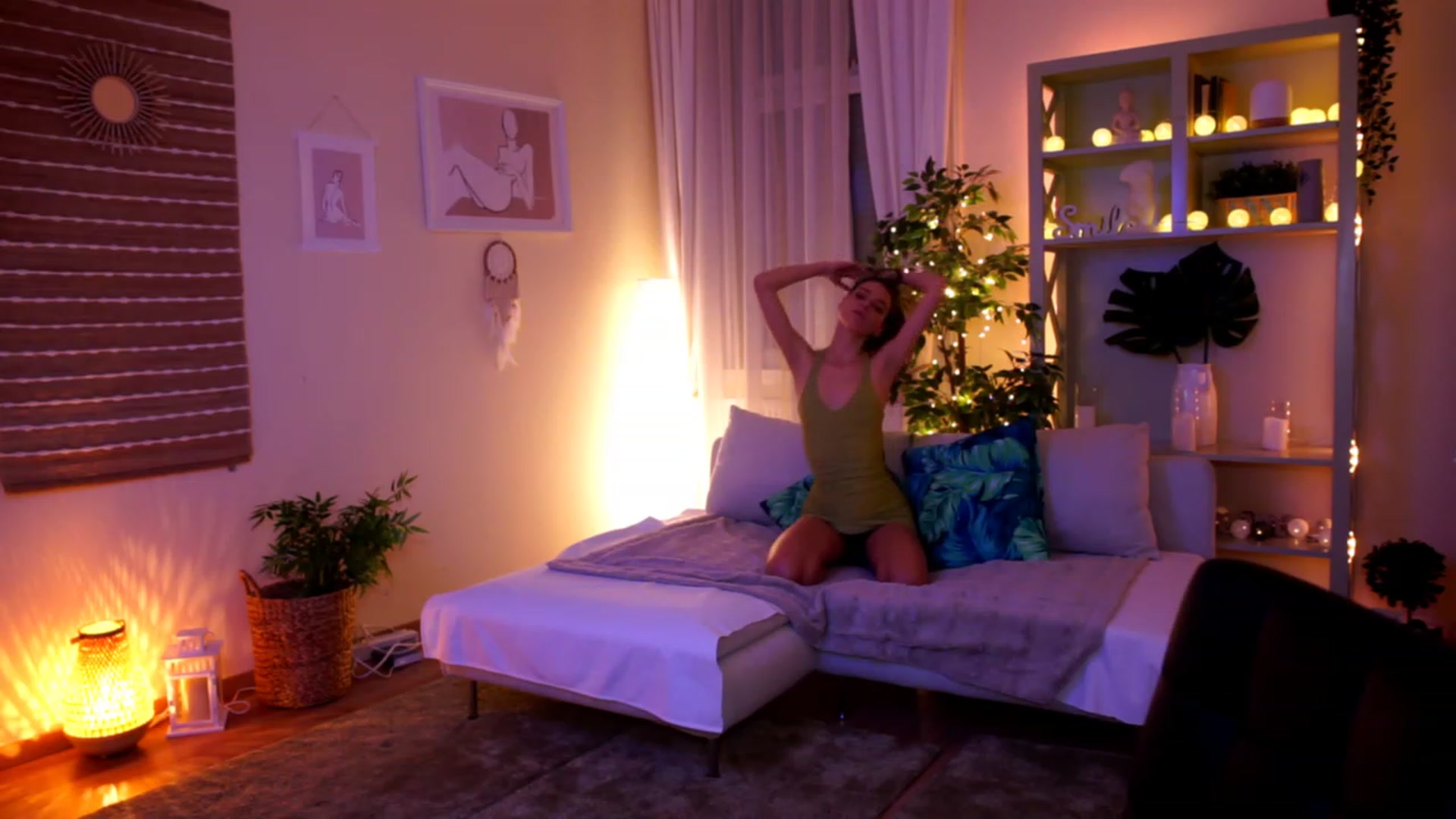 Gallery image thumbnail from Emily_grey69's myfreecams stream on, 01/03/2023, 22:31 image 14 of 20