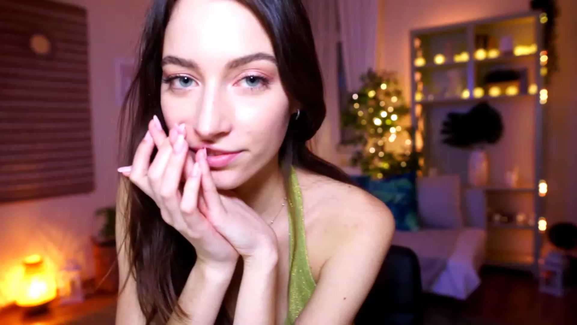 Gallery image thumbnail from Emily_grey69's myfreecams stream on, 01/03/2023, 22:31 image 2 of 20