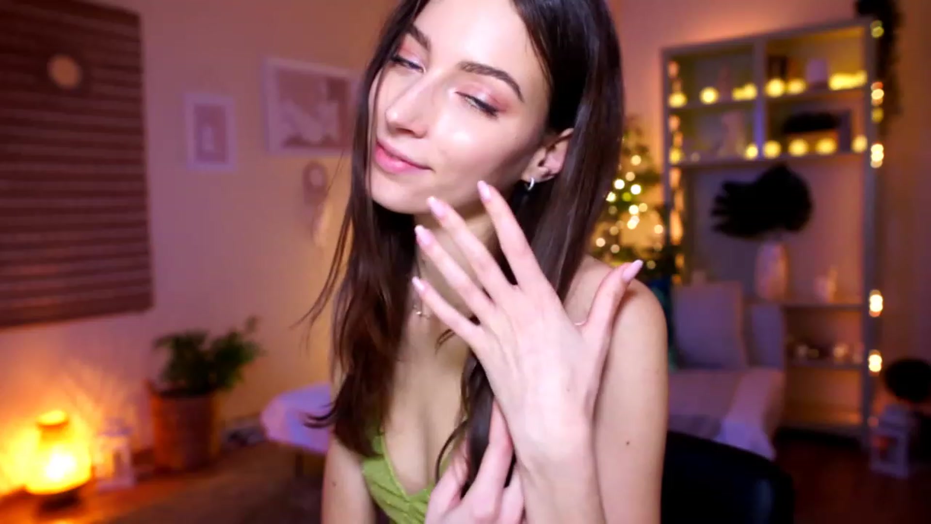 Gallery image thumbnail from Emily_grey69's myfreecams stream on, 01/03/2023, 22:31 image 3 of 20