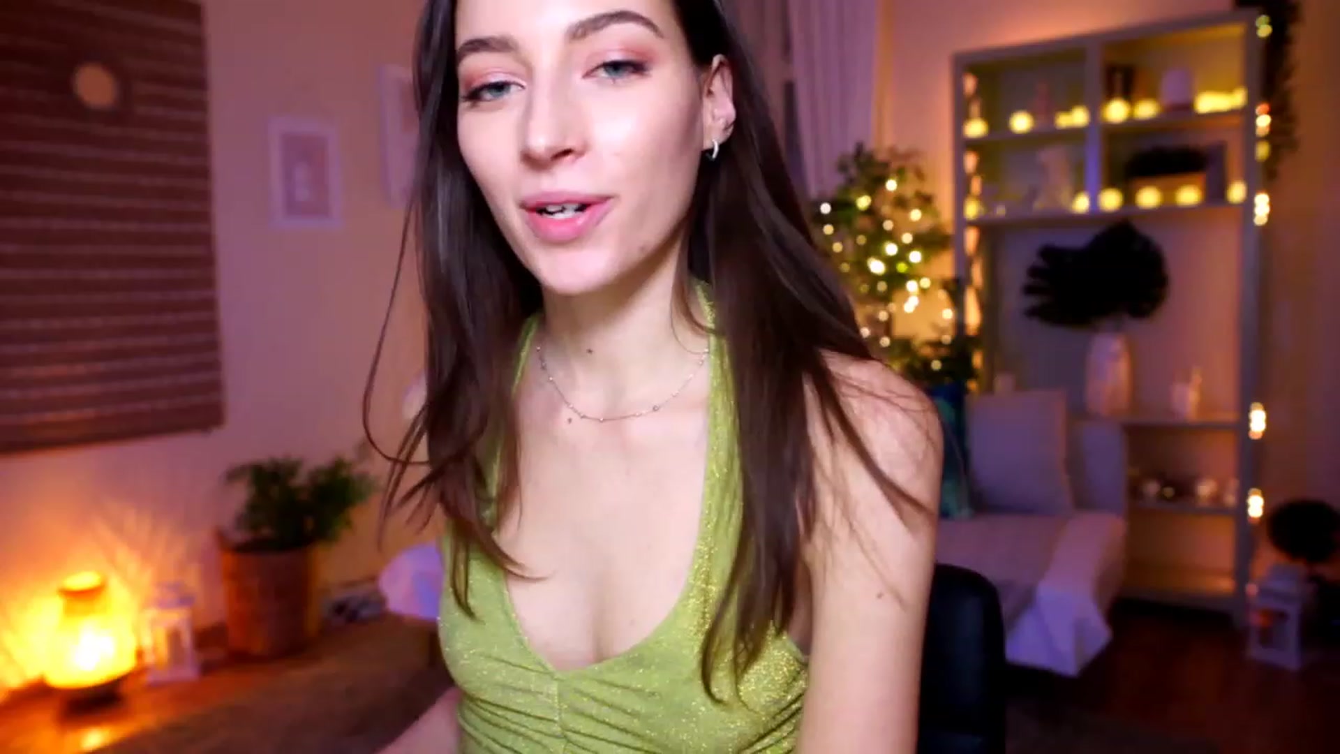Gallery image thumbnail from Emily_grey69's myfreecams stream on, 01/03/2023, 22:31 image 10 of 20