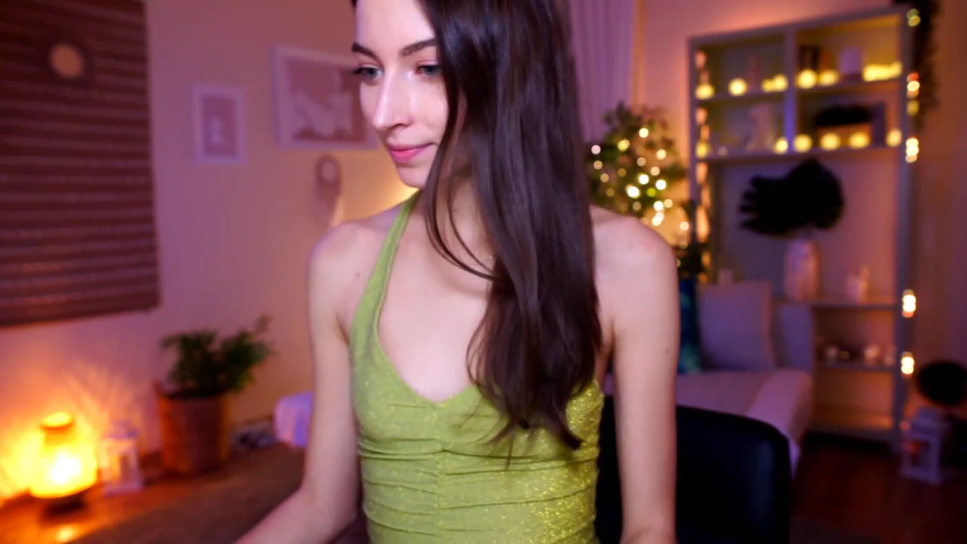 Gallery image thumbnail from Emily_grey69's myfreecams stream on, 01/03/2023, 22:31 image 15 of 20