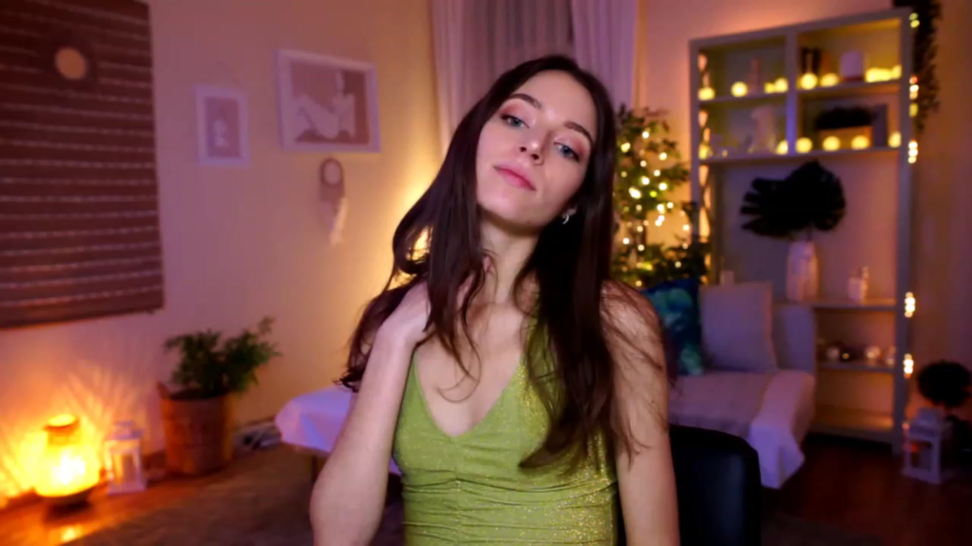 Gallery image thumbnail from Emily_grey69's myfreecams stream on, 01/03/2023, 22:31 image 12 of 20