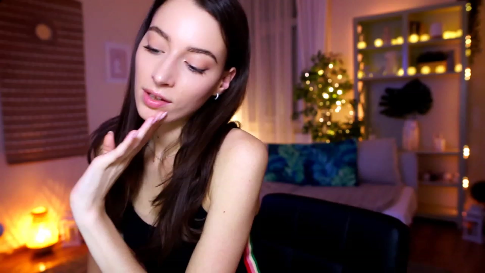 Gallery image thumbnail from Emily_grey69's myfreecams stream on, 01/04/2023, 18:59 image 12 of 20